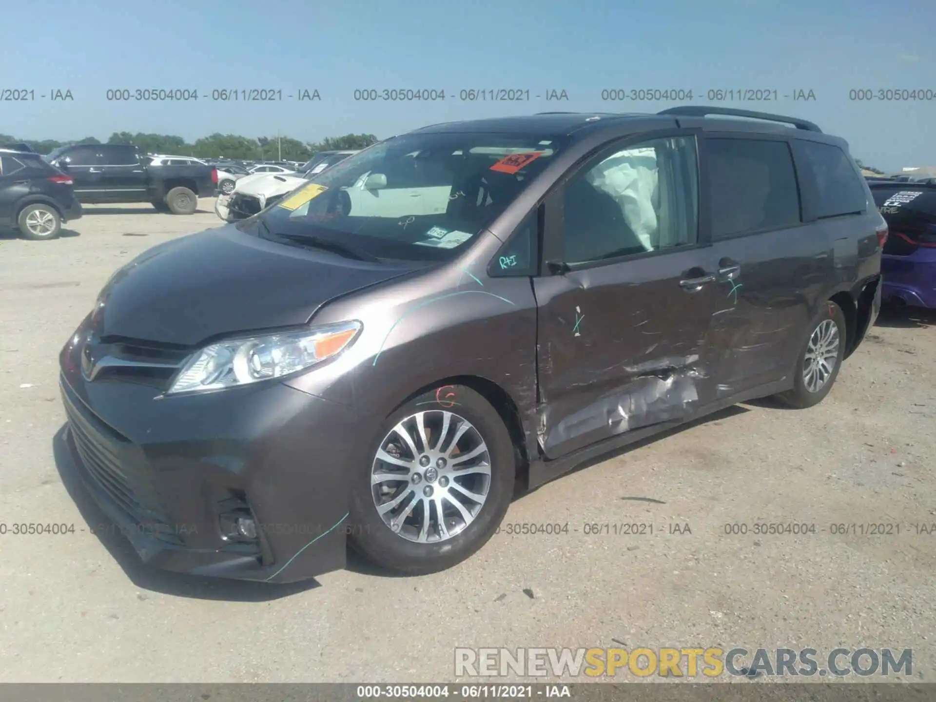 2 Photograph of a damaged car 5TDYZ3DC8KS996792 TOYOTA SIENNA 2019