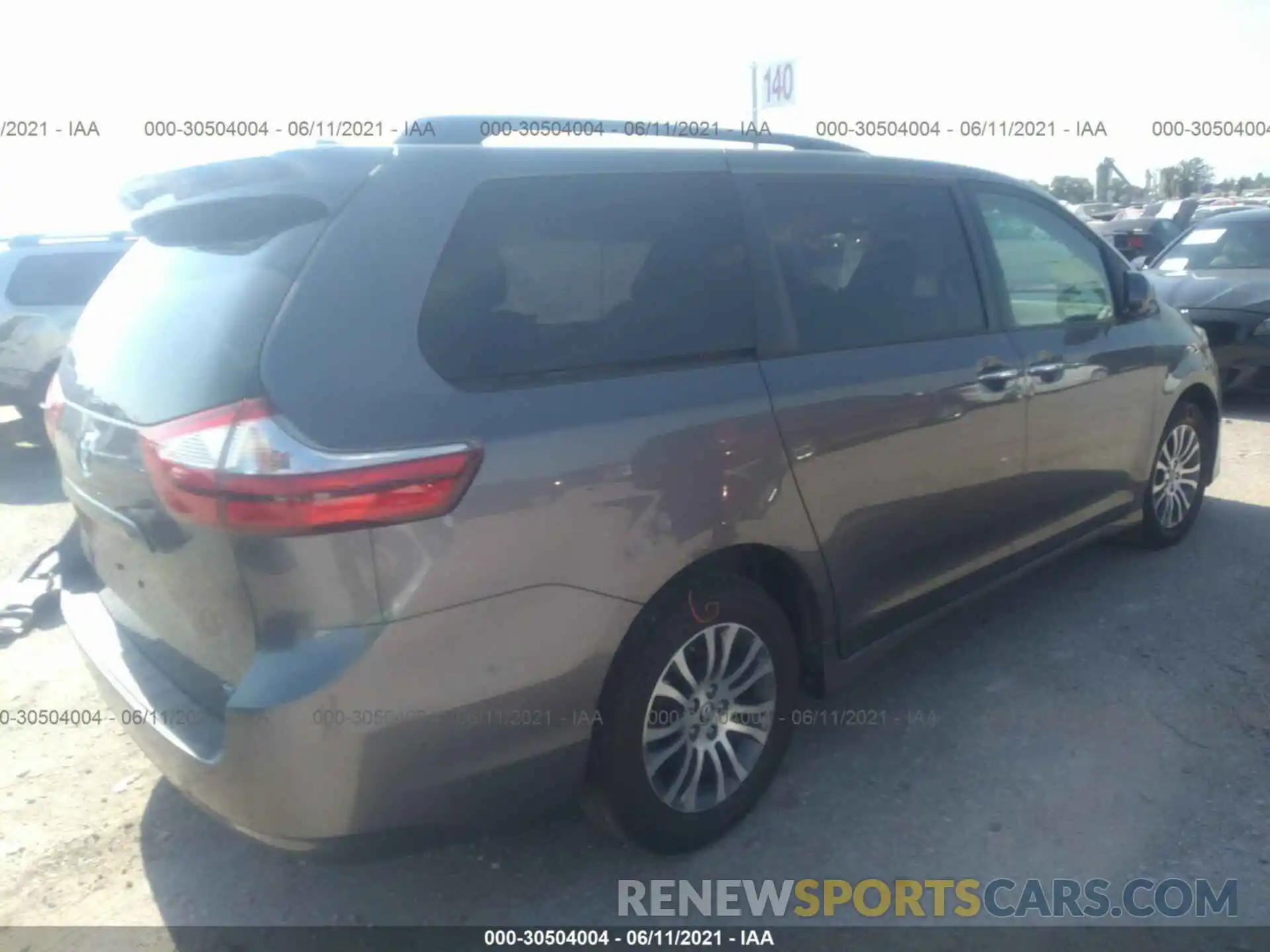 4 Photograph of a damaged car 5TDYZ3DC8KS996792 TOYOTA SIENNA 2019