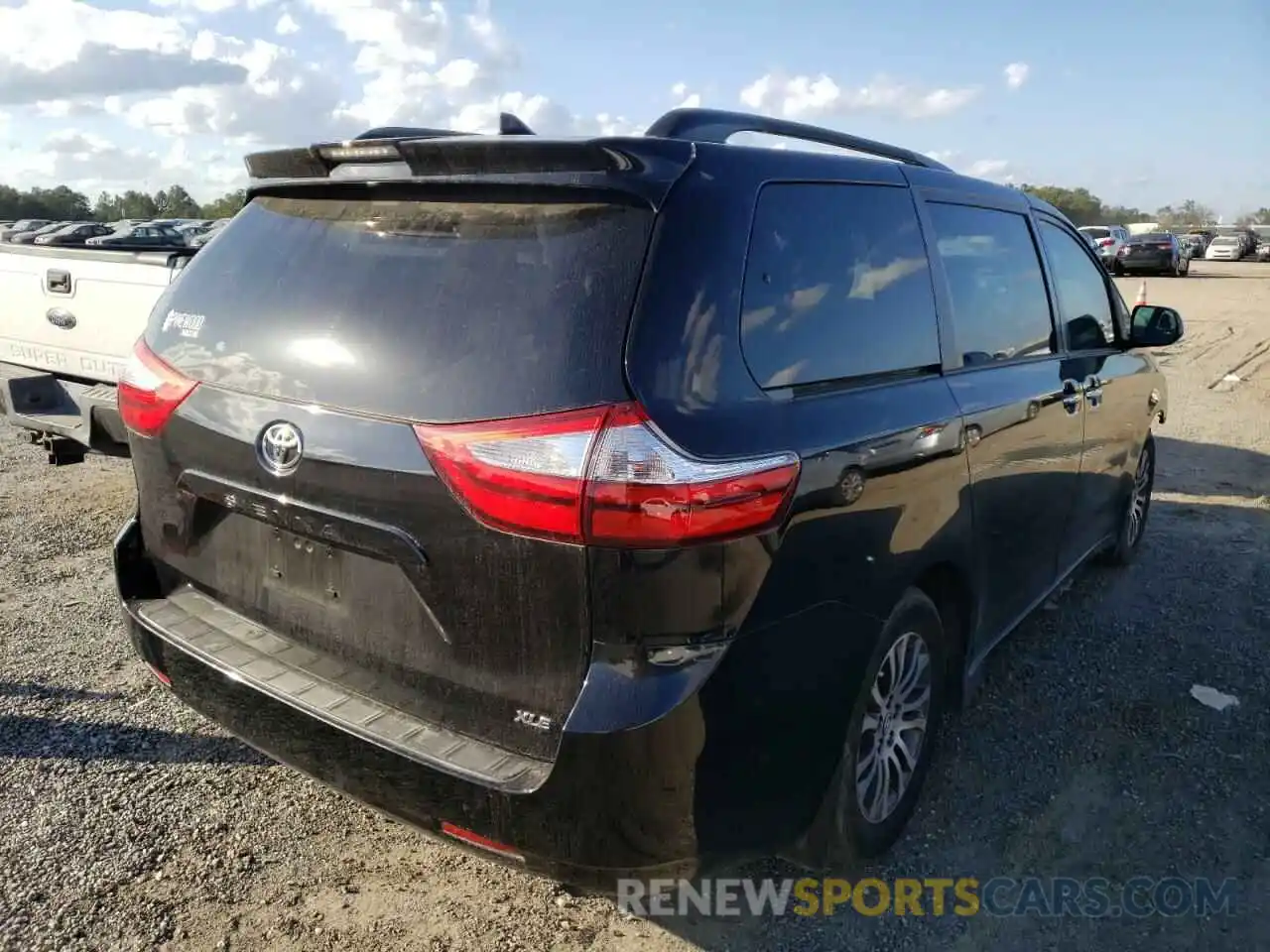 4 Photograph of a damaged car 5TDYZ3DC8KS997814 TOYOTA SIENNA 2019