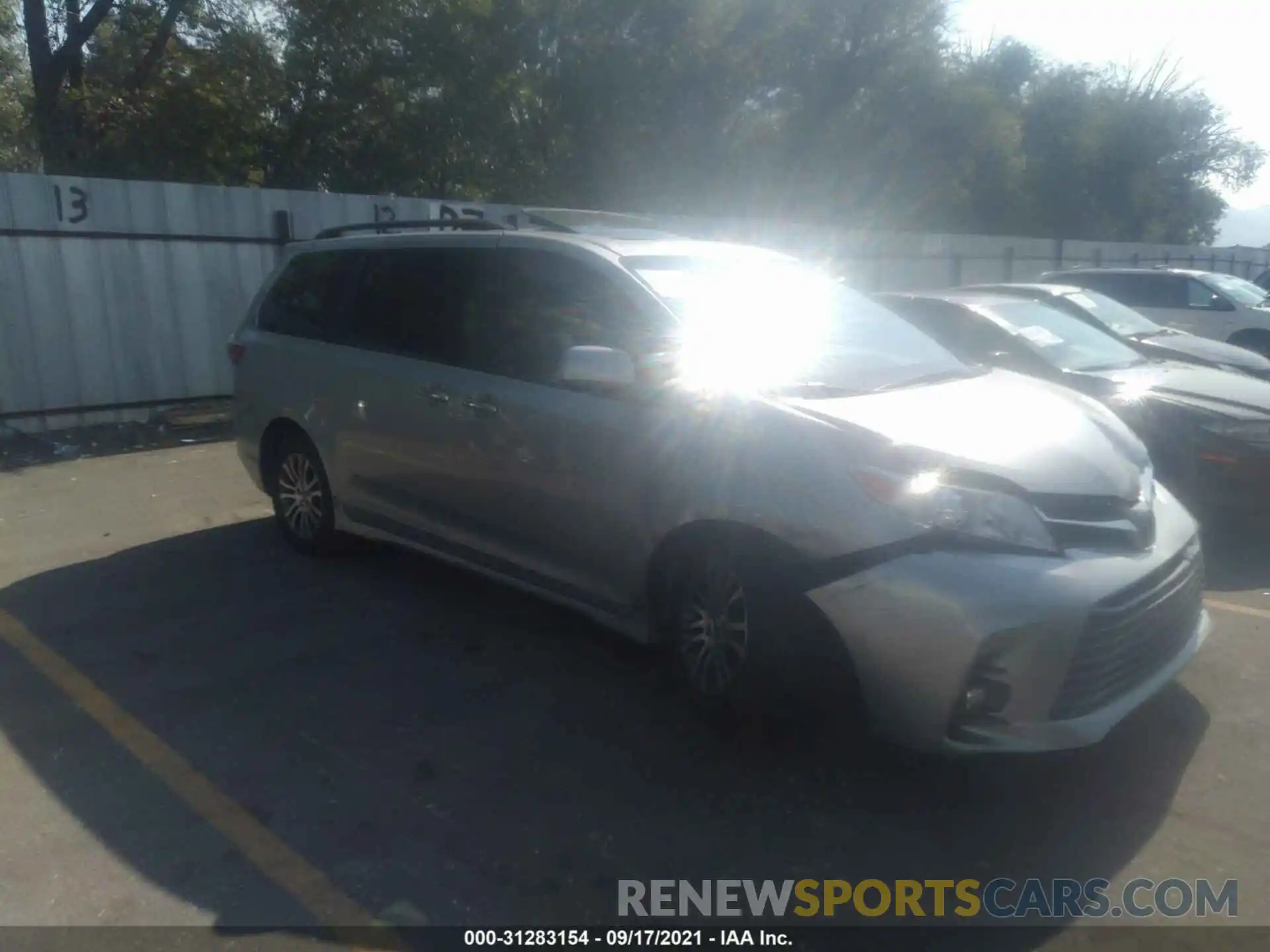 1 Photograph of a damaged car 5TDYZ3DC8KS999501 TOYOTA SIENNA 2019