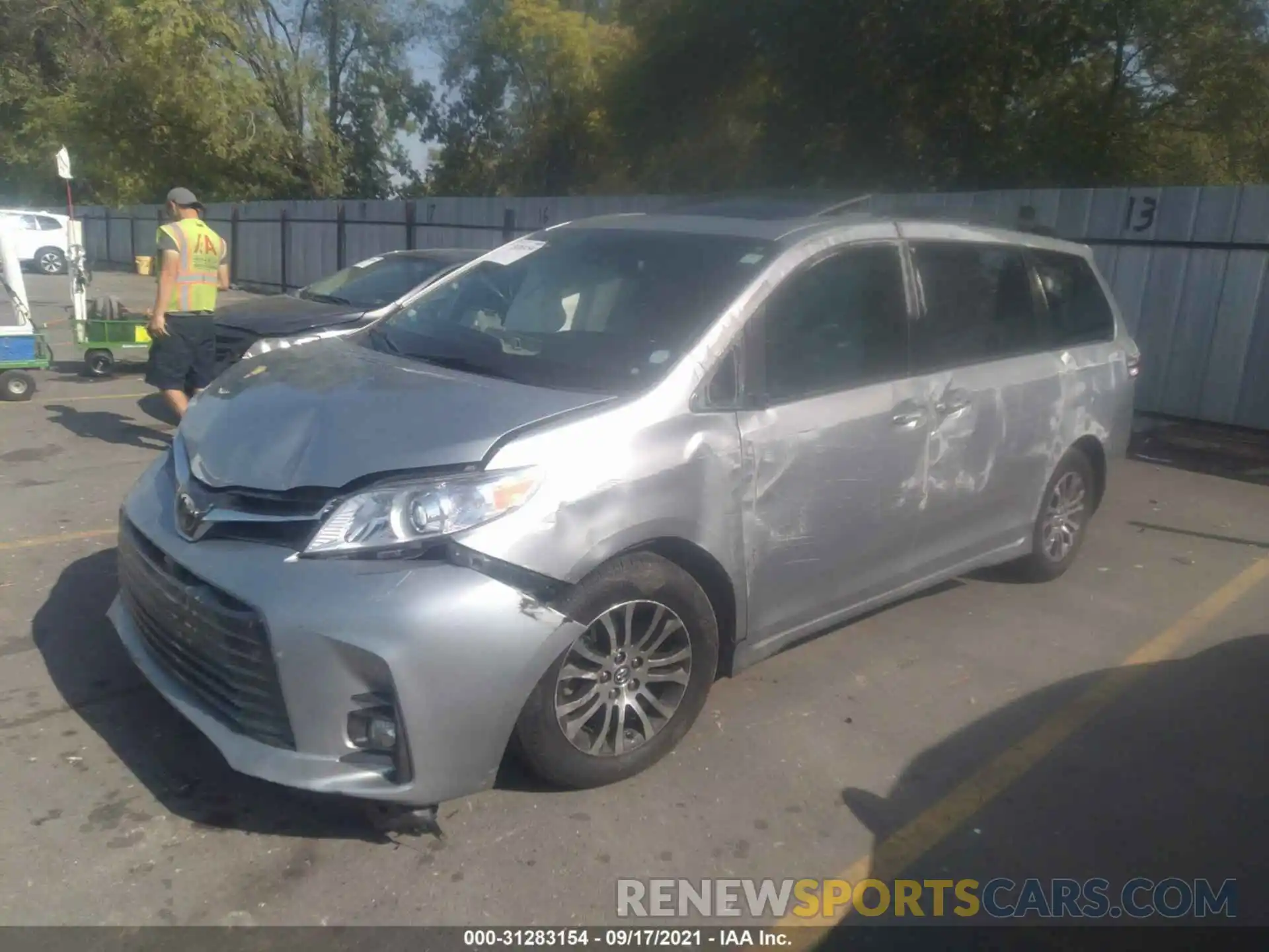 2 Photograph of a damaged car 5TDYZ3DC8KS999501 TOYOTA SIENNA 2019