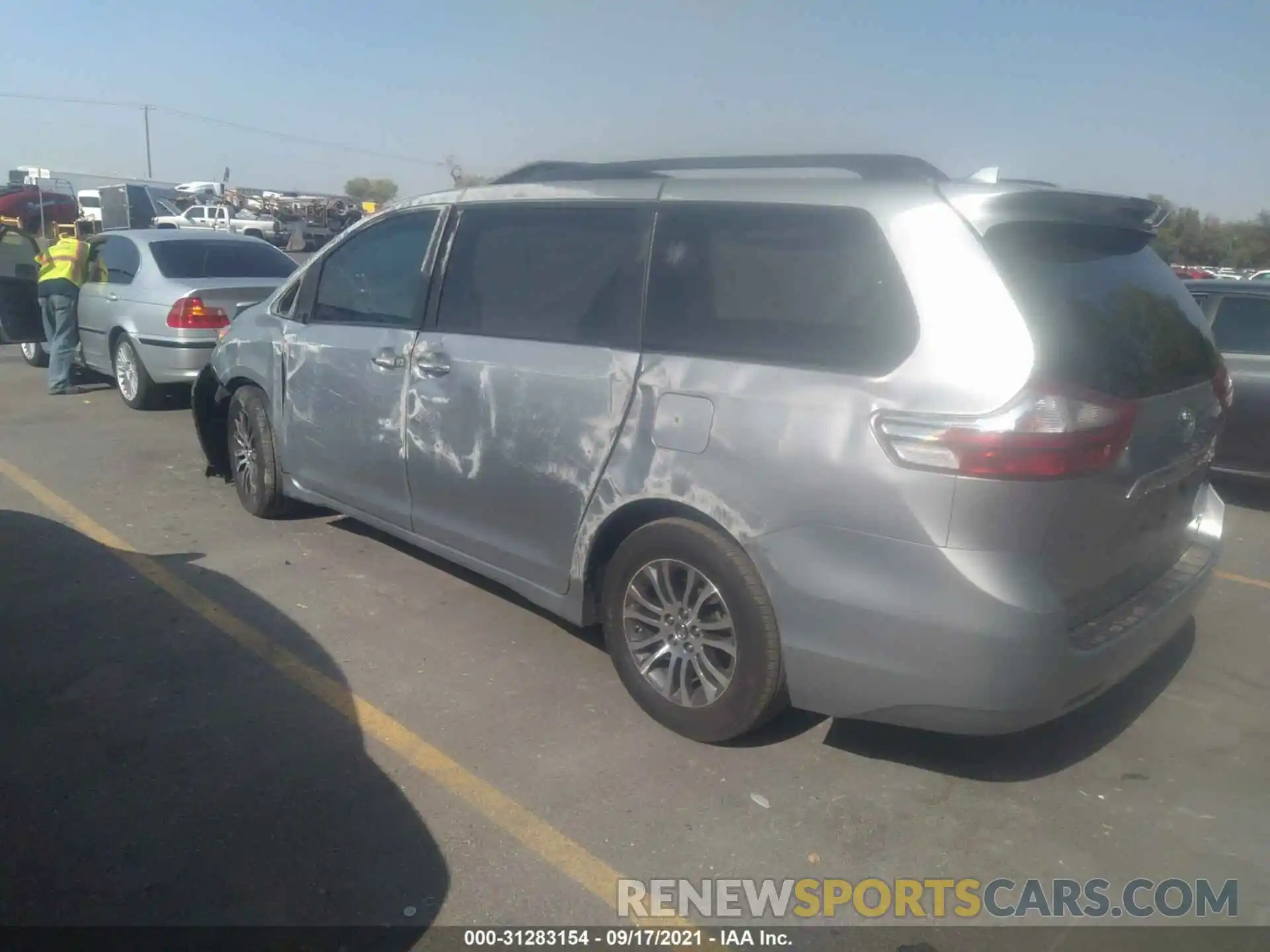 3 Photograph of a damaged car 5TDYZ3DC8KS999501 TOYOTA SIENNA 2019