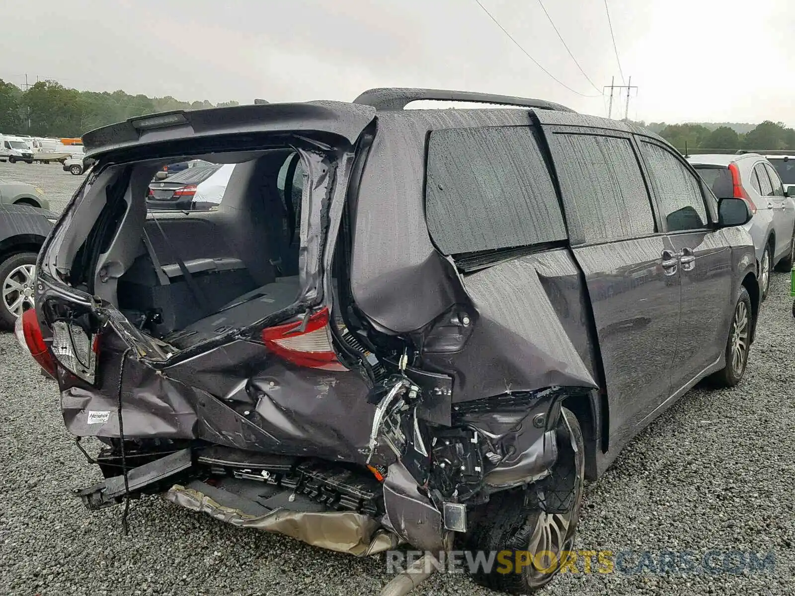 4 Photograph of a damaged car 5TDYZ3DC8KS999773 TOYOTA SIENNA 2019