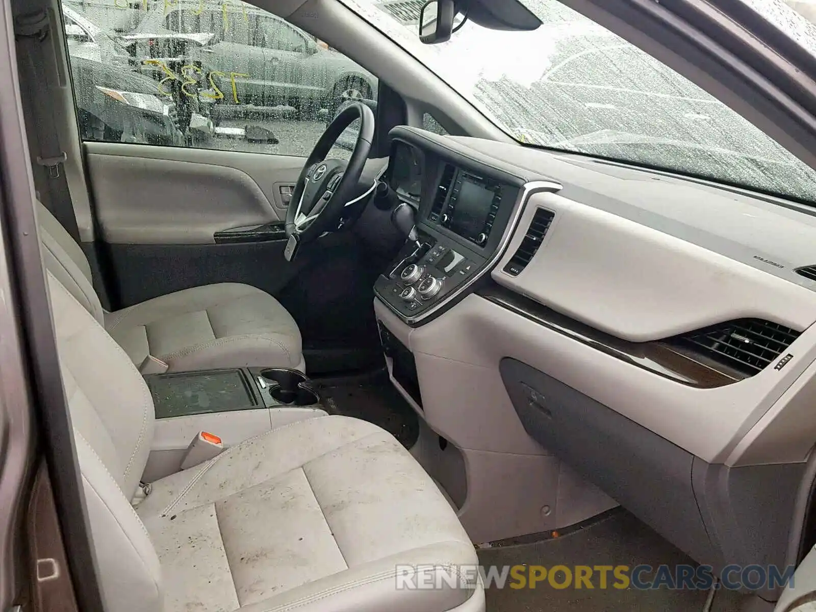 5 Photograph of a damaged car 5TDYZ3DC8KS999773 TOYOTA SIENNA 2019