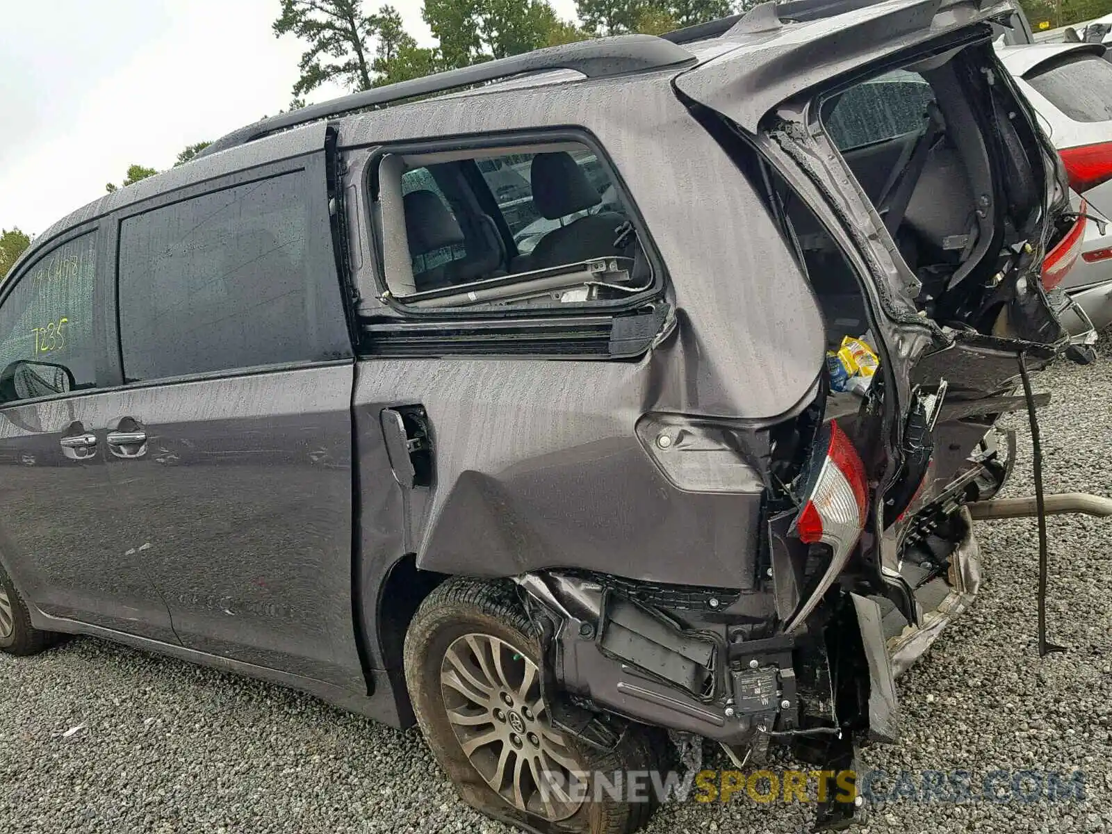 9 Photograph of a damaged car 5TDYZ3DC8KS999773 TOYOTA SIENNA 2019