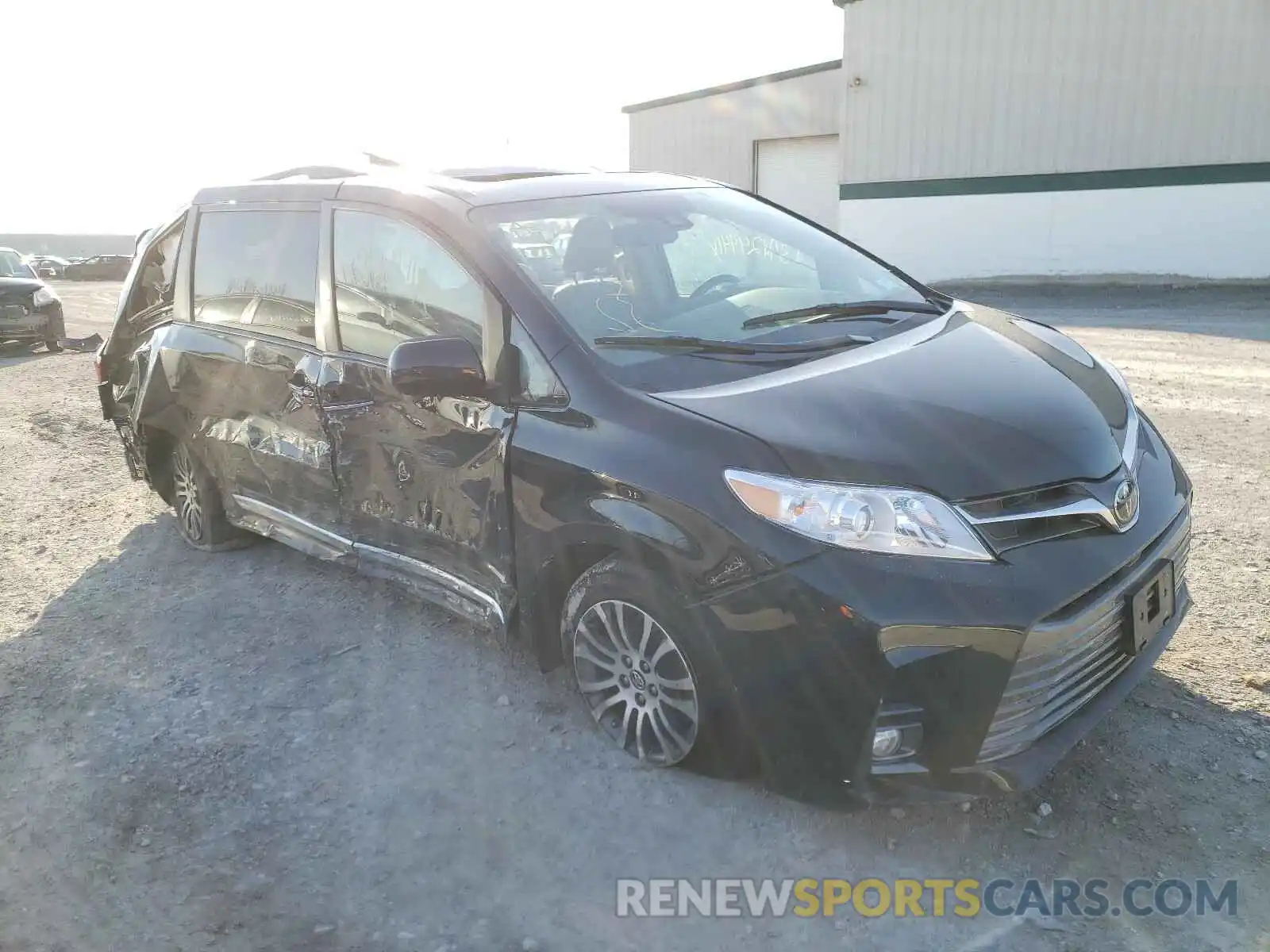 1 Photograph of a damaged car 5TDYZ3DC9KS001680 TOYOTA SIENNA 2019