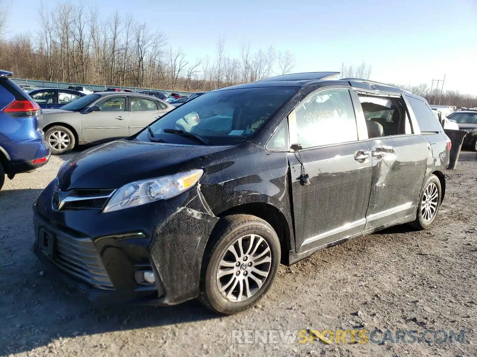 2 Photograph of a damaged car 5TDYZ3DC9KS001680 TOYOTA SIENNA 2019