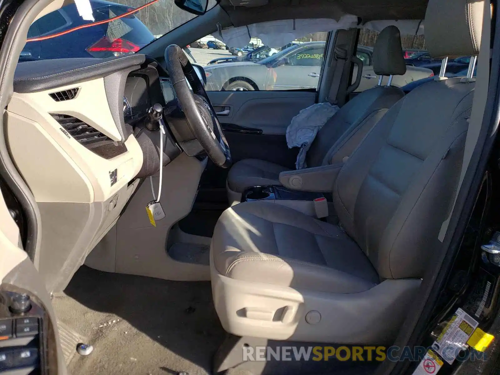 5 Photograph of a damaged car 5TDYZ3DC9KS001680 TOYOTA SIENNA 2019