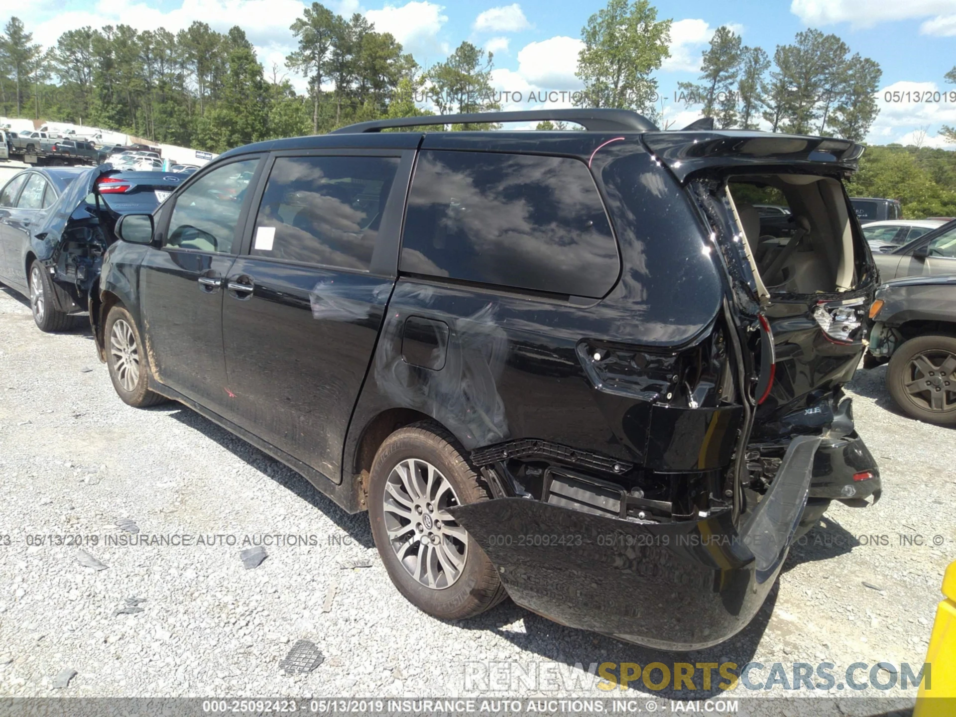 3 Photograph of a damaged car 5TDYZ3DC9KS003168 TOYOTA SIENNA 2019