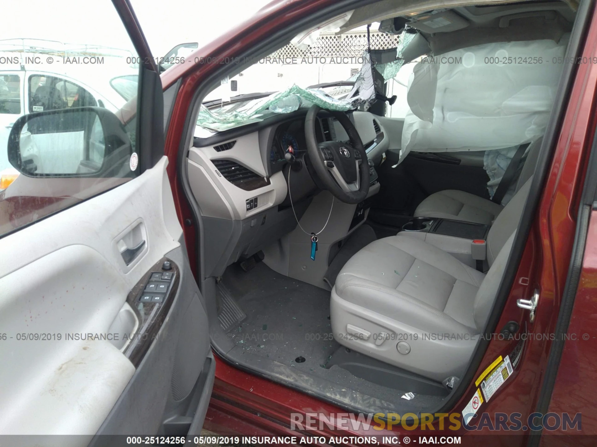 5 Photograph of a damaged car 5TDYZ3DC9KS004076 TOYOTA SIENNA 2019