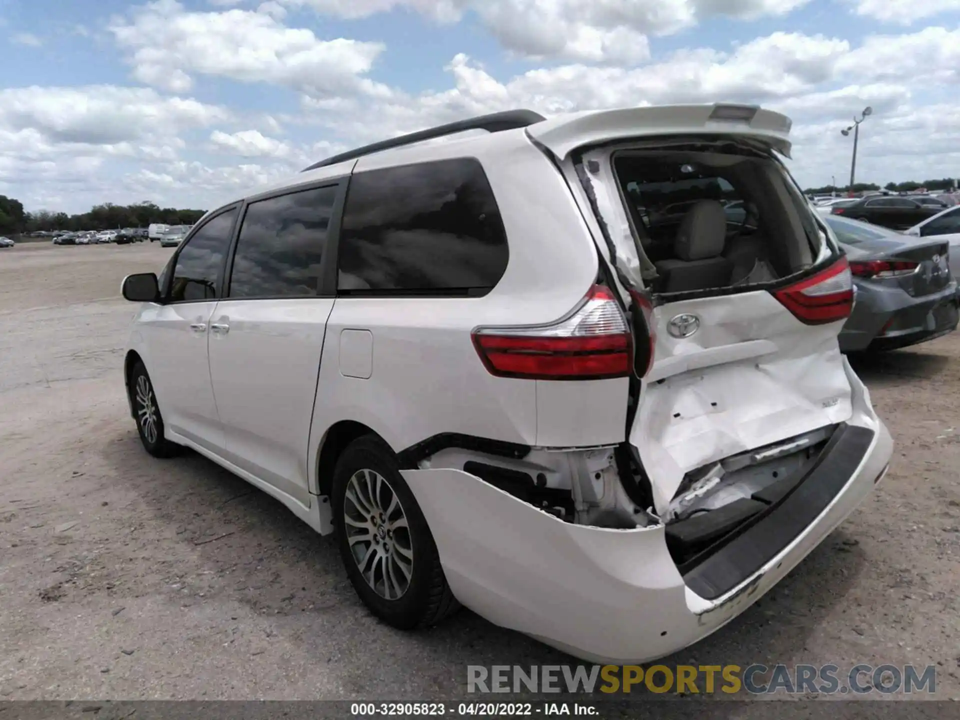 3 Фотография поврежденного автомобиля 5TDYZ3DC9KS005504 TOYOTA SIENNA 2019