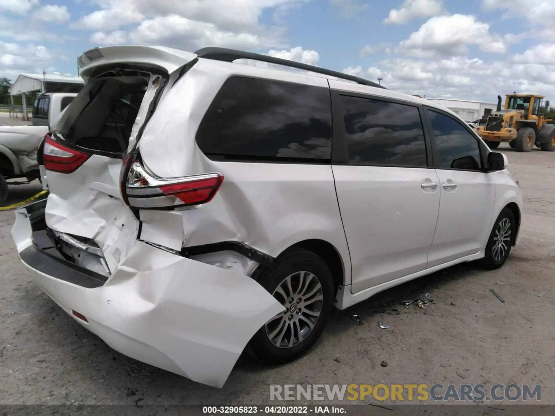 4 Фотография поврежденного автомобиля 5TDYZ3DC9KS005504 TOYOTA SIENNA 2019