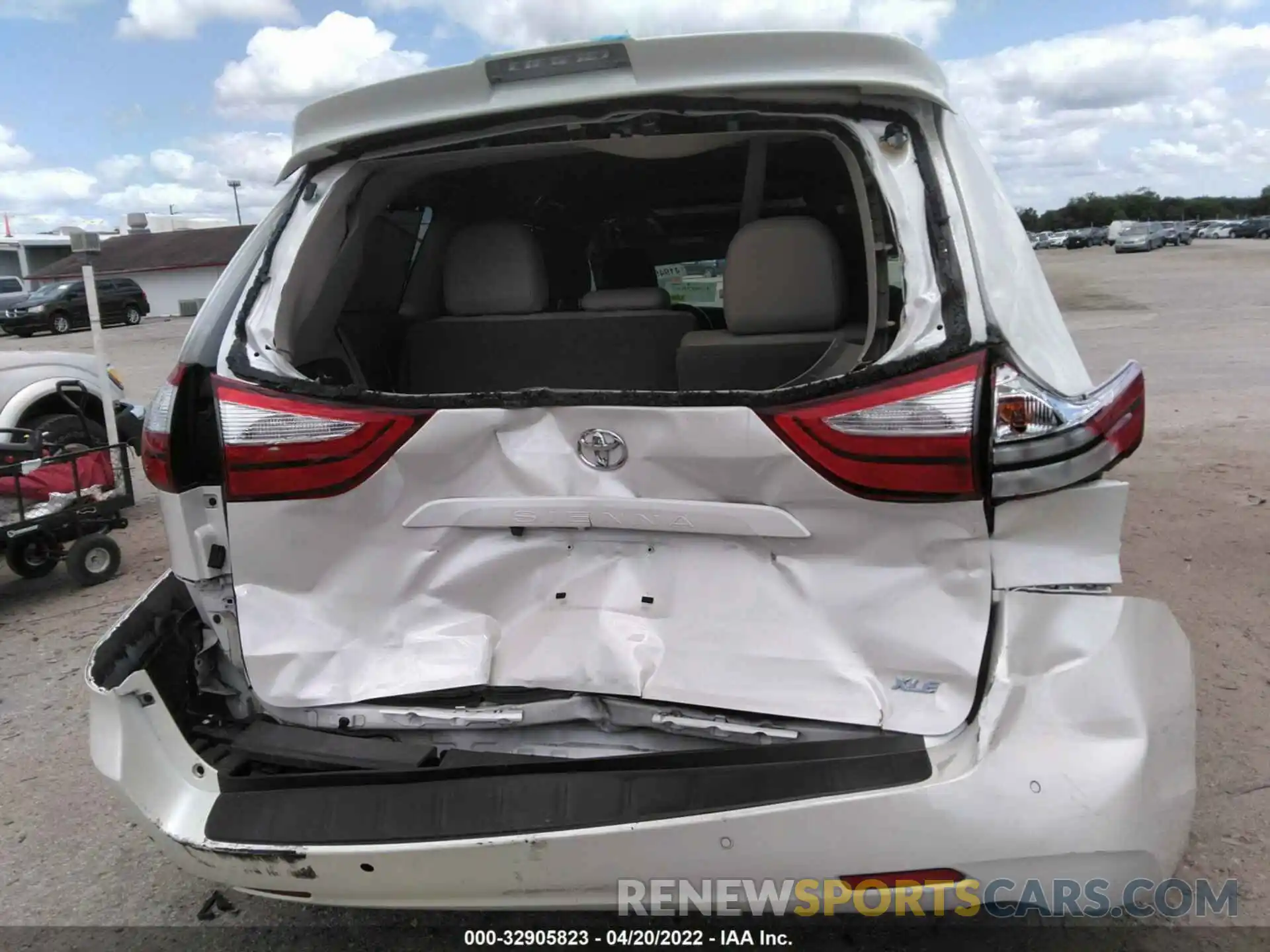 6 Photograph of a damaged car 5TDYZ3DC9KS005504 TOYOTA SIENNA 2019