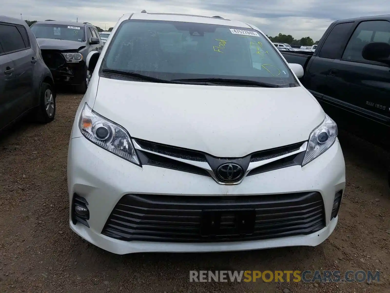 9 Photograph of a damaged car 5TDYZ3DC9KS007172 TOYOTA SIENNA 2019