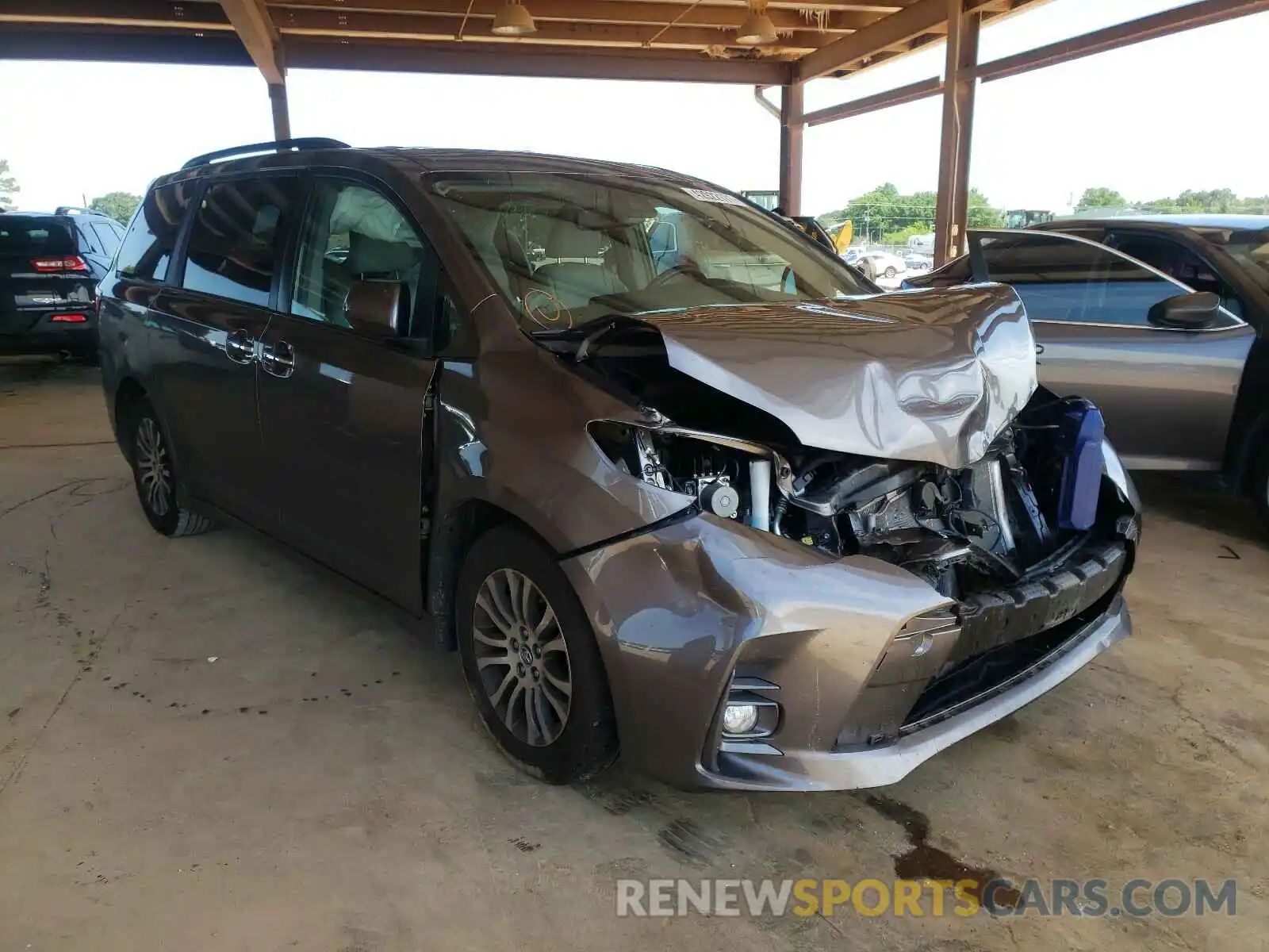 1 Photograph of a damaged car 5TDYZ3DC9KS009682 TOYOTA SIENNA 2019