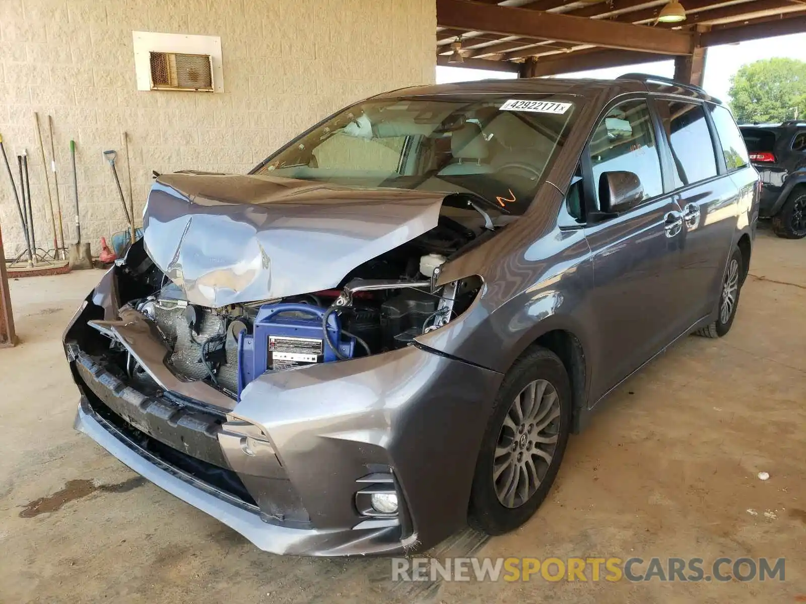 2 Photograph of a damaged car 5TDYZ3DC9KS009682 TOYOTA SIENNA 2019