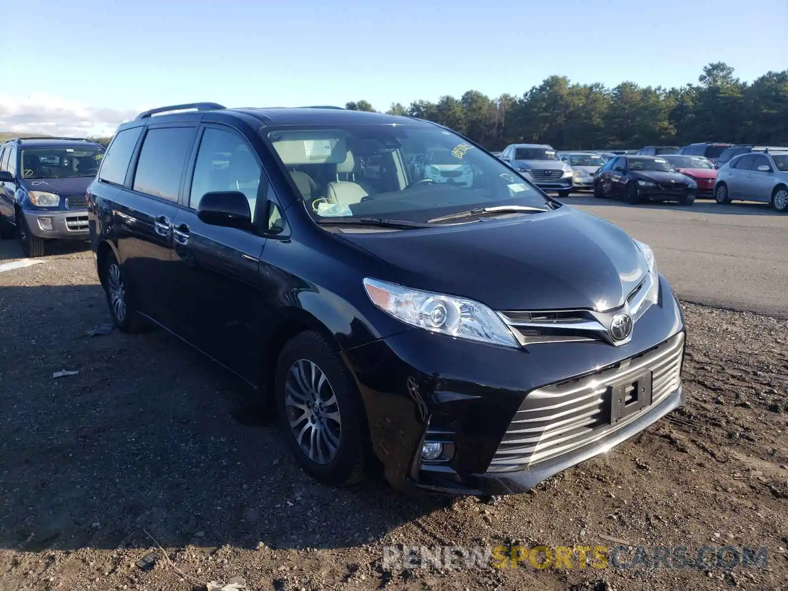 1 Photograph of a damaged car 5TDYZ3DC9KS011397 TOYOTA SIENNA 2019