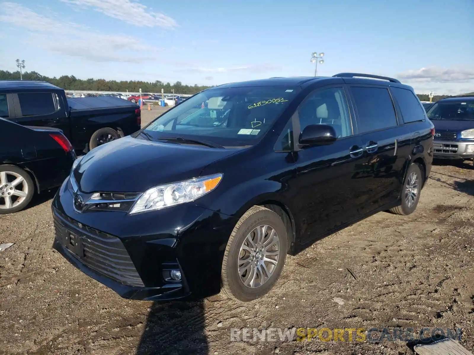 2 Фотография поврежденного автомобиля 5TDYZ3DC9KS011397 TOYOTA SIENNA 2019