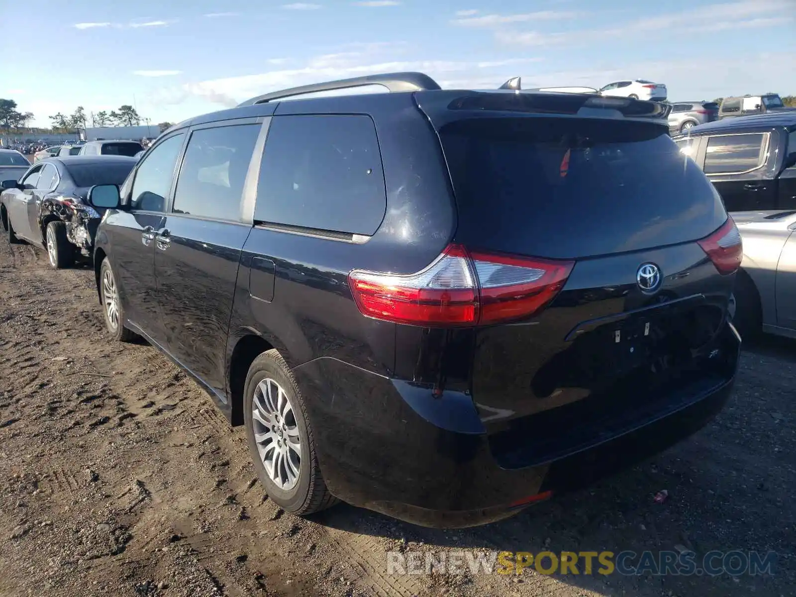 3 Фотография поврежденного автомобиля 5TDYZ3DC9KS011397 TOYOTA SIENNA 2019