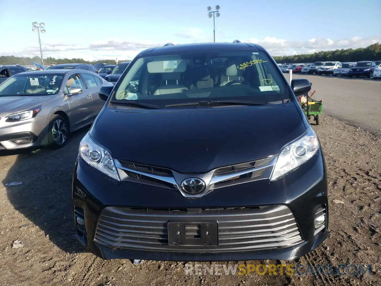 9 Photograph of a damaged car 5TDYZ3DC9KS011397 TOYOTA SIENNA 2019