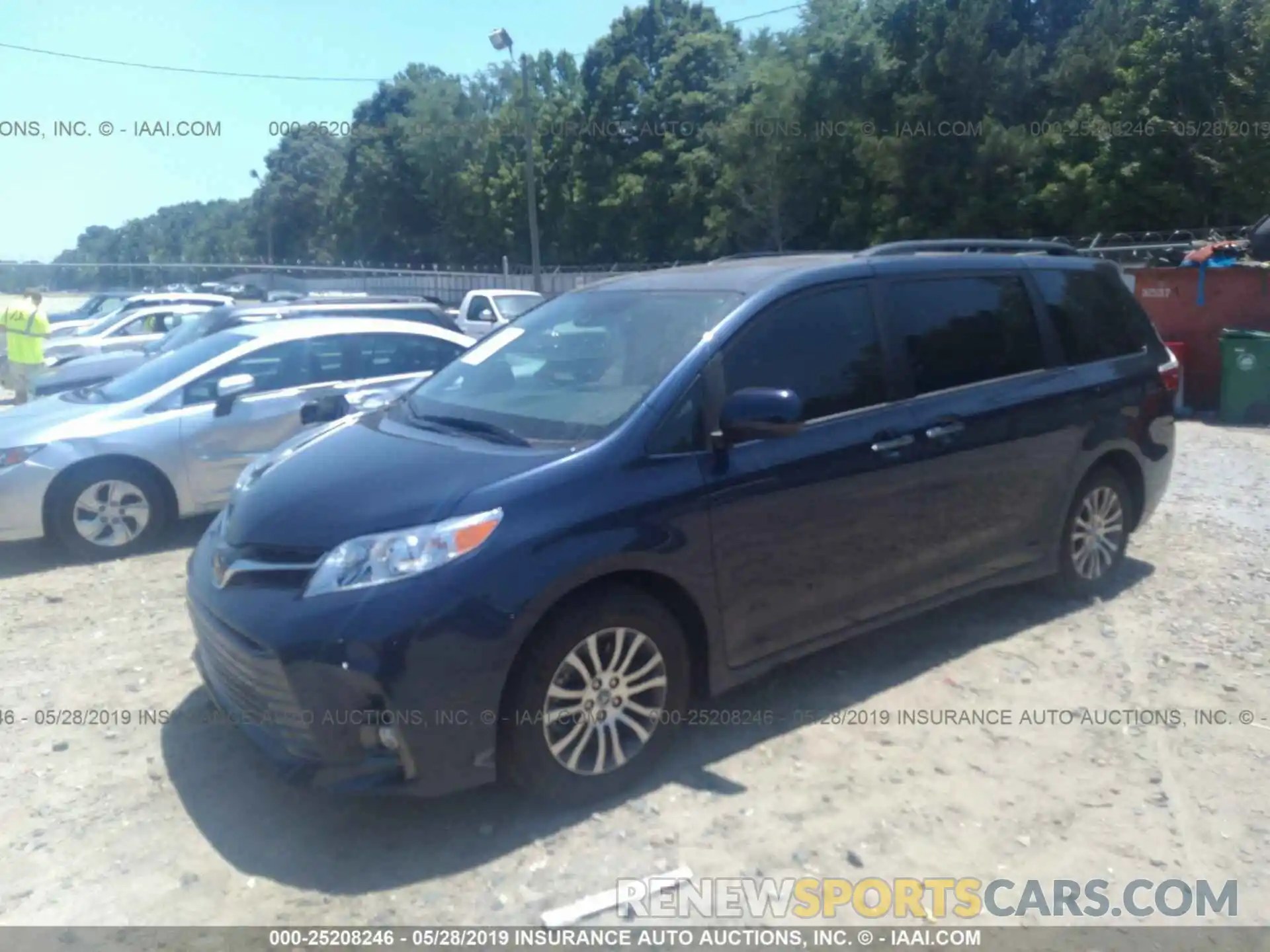 2 Photograph of a damaged car 5TDYZ3DC9KS014039 TOYOTA SIENNA 2019