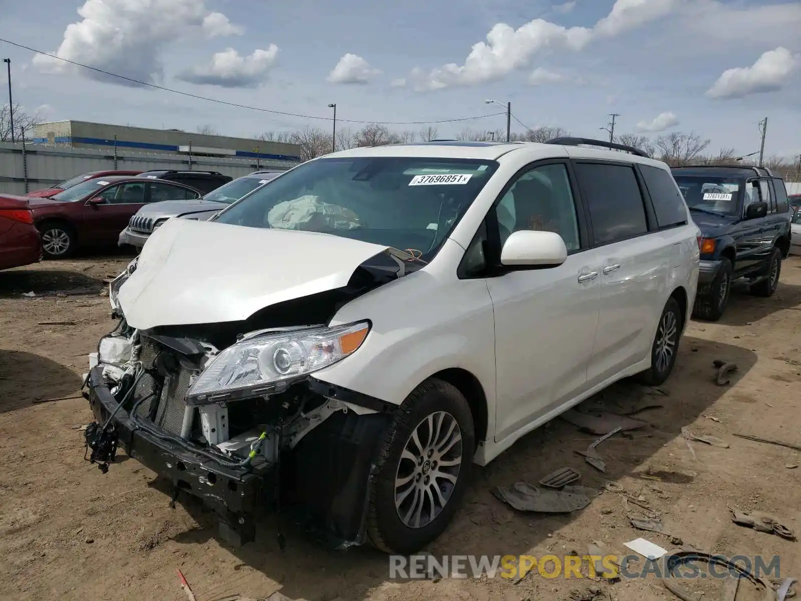 2 Photograph of a damaged car 5TDYZ3DC9KS017961 TOYOTA SIENNA 2019