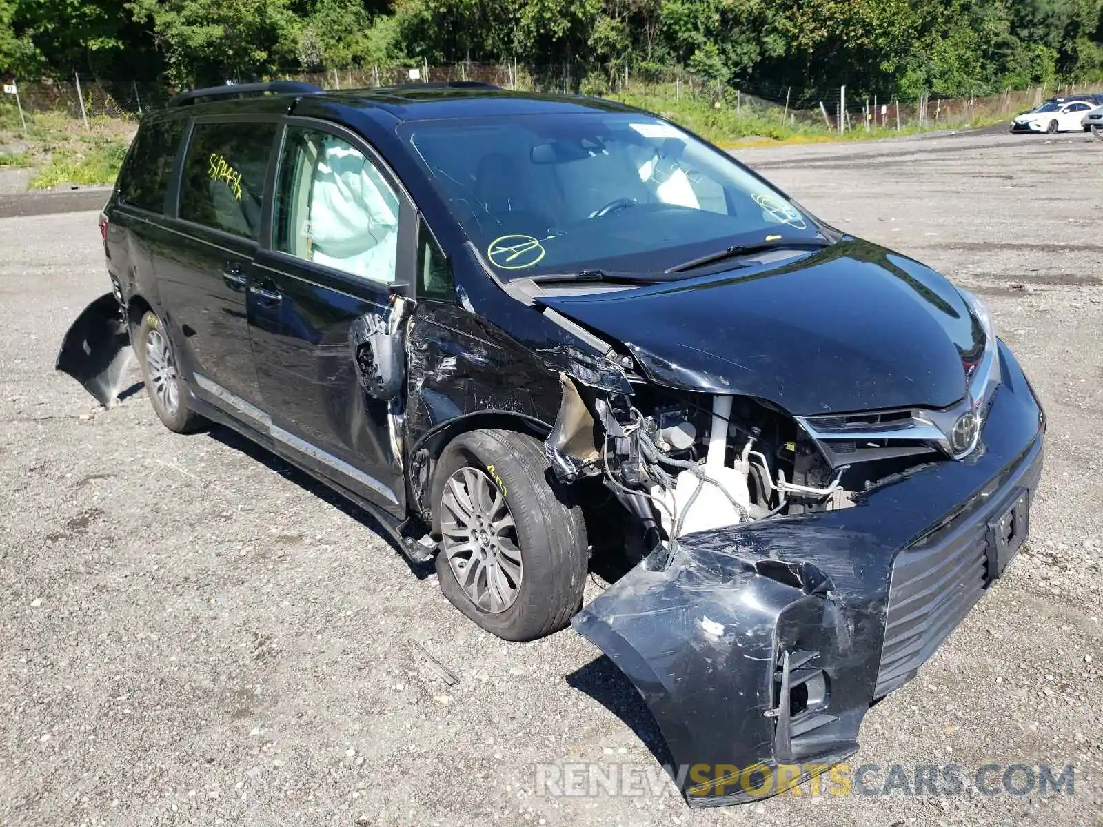 1 Photograph of a damaged car 5TDYZ3DC9KS019984 TOYOTA SIENNA 2019