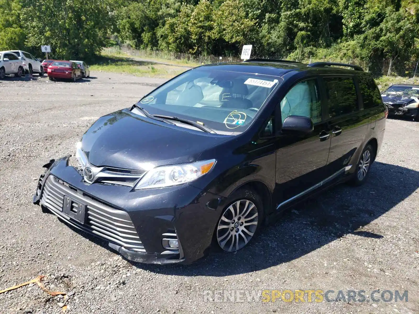 2 Photograph of a damaged car 5TDYZ3DC9KS019984 TOYOTA SIENNA 2019