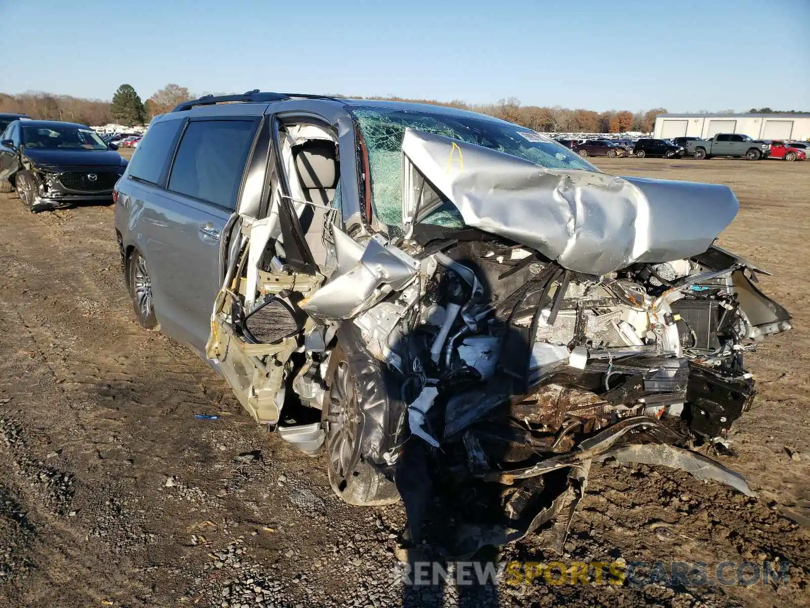 1 Photograph of a damaged car 5TDYZ3DC9KS968905 TOYOTA SIENNA 2019