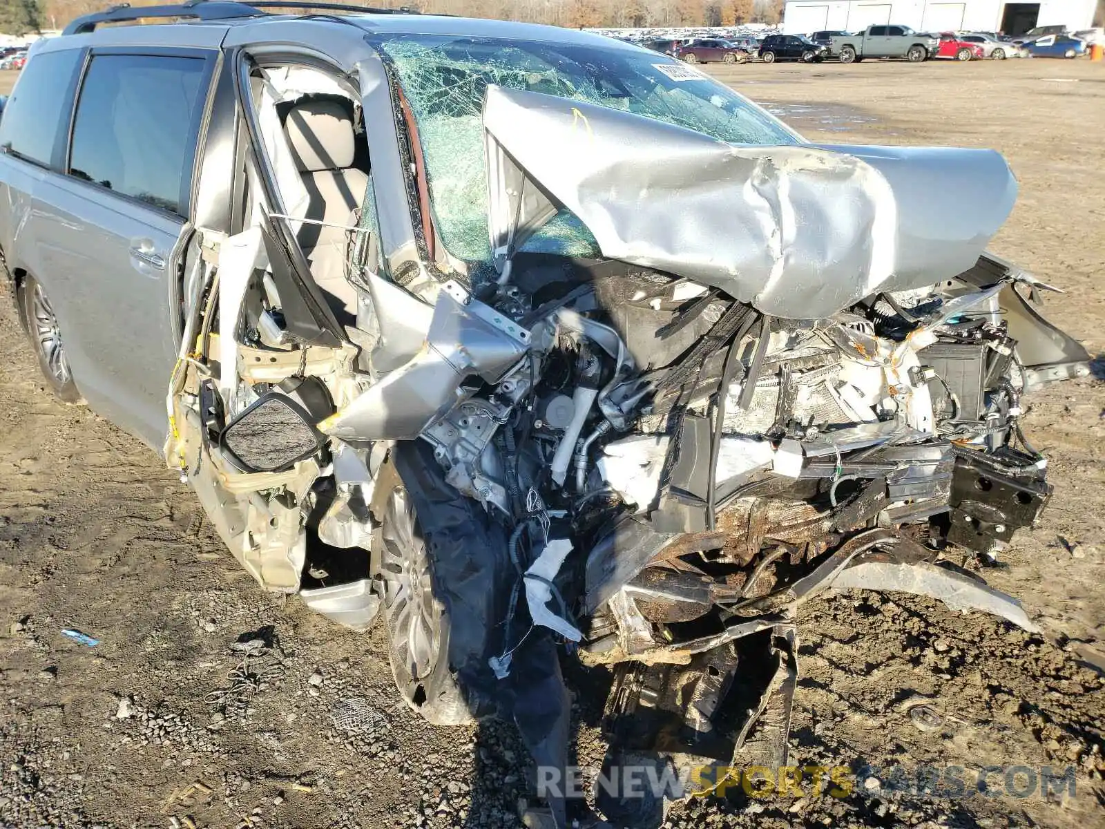 9 Photograph of a damaged car 5TDYZ3DC9KS968905 TOYOTA SIENNA 2019