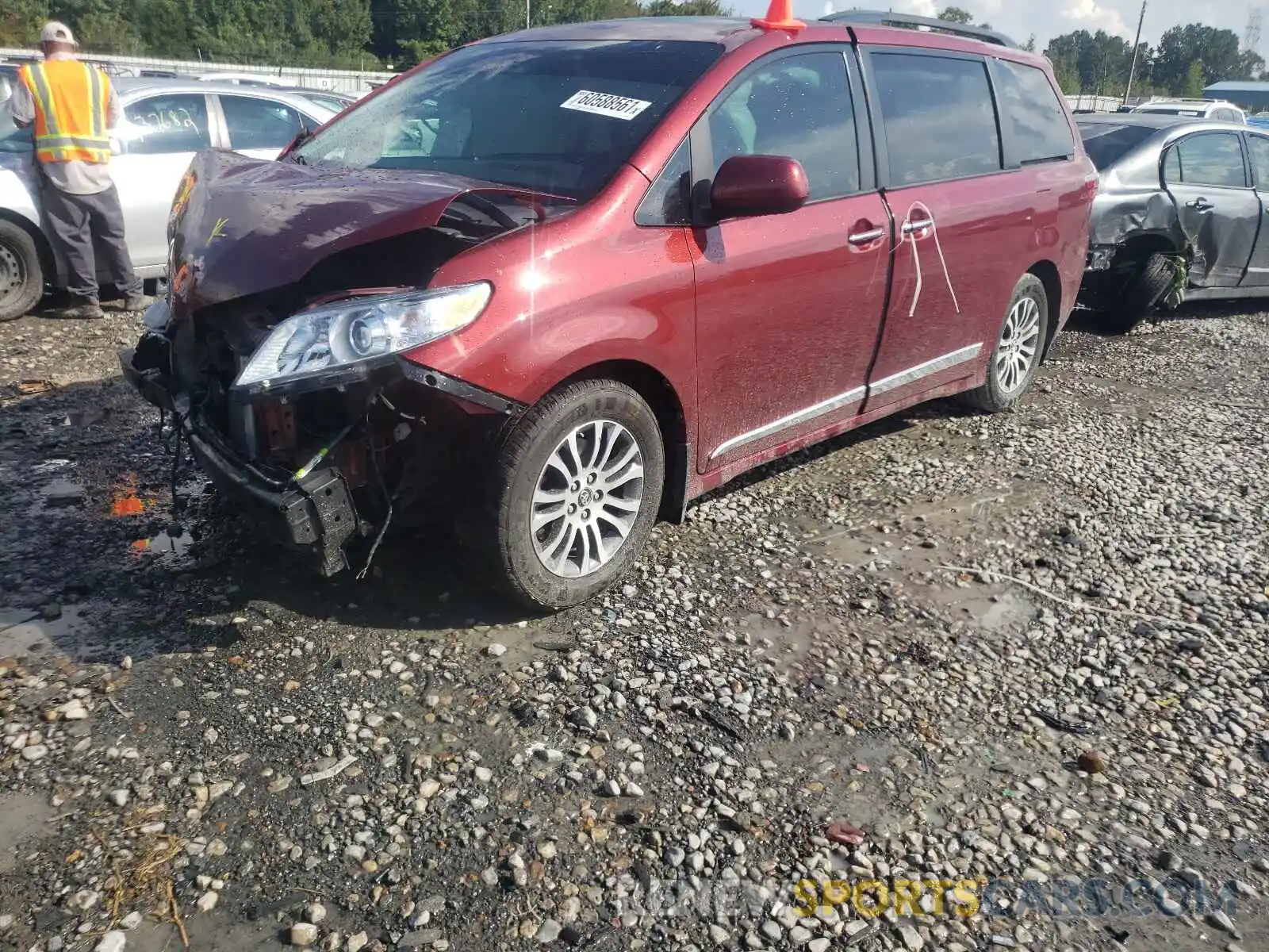 2 Фотография поврежденного автомобиля 5TDYZ3DC9KS973652 TOYOTA SIENNA 2019