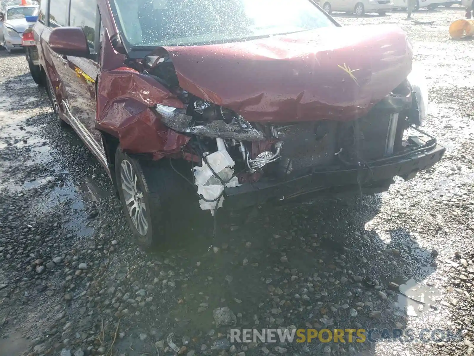 9 Photograph of a damaged car 5TDYZ3DC9KS973652 TOYOTA SIENNA 2019