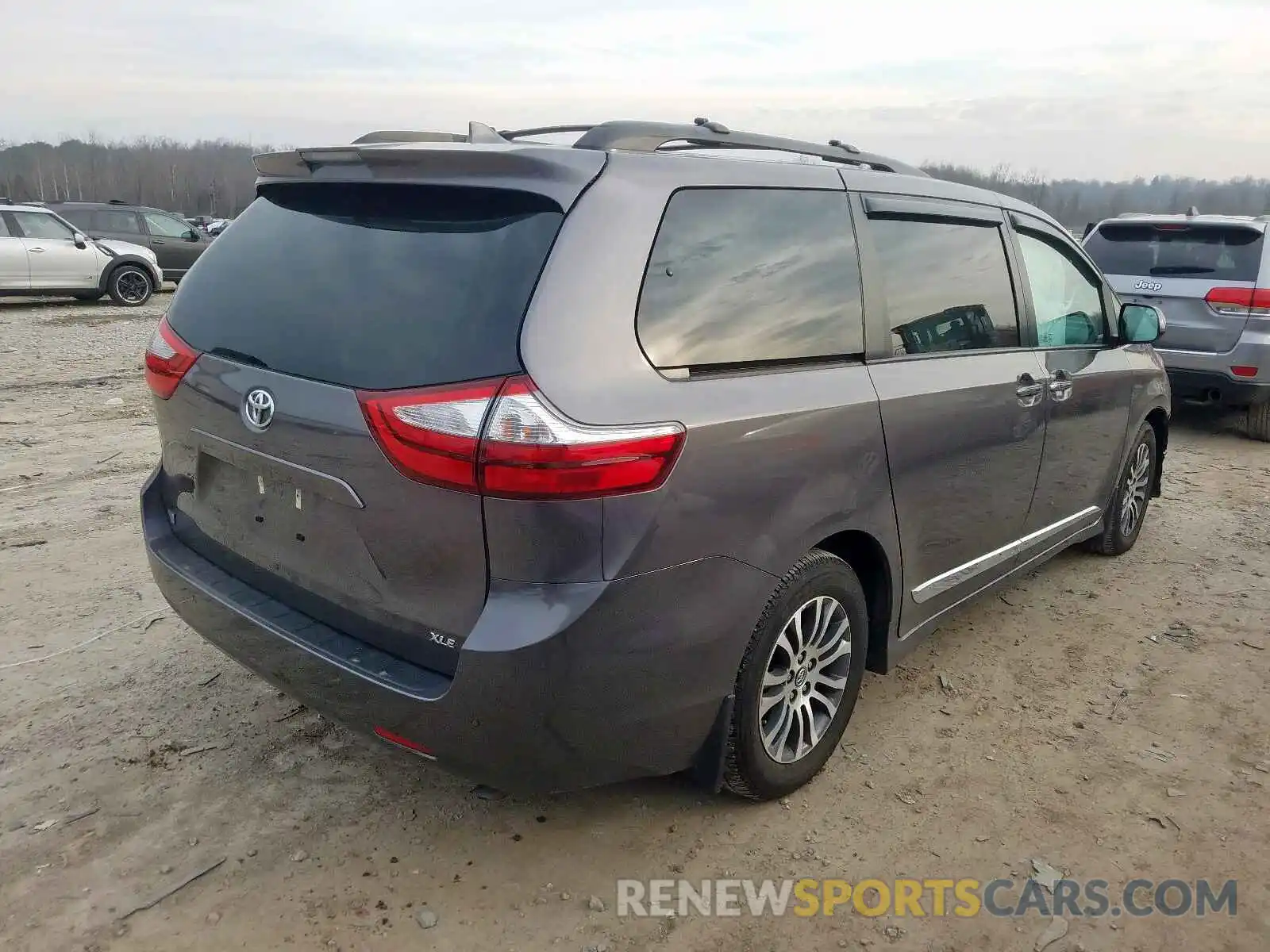 4 Photograph of a damaged car 5TDYZ3DC9KS977975 TOYOTA SIENNA 2019