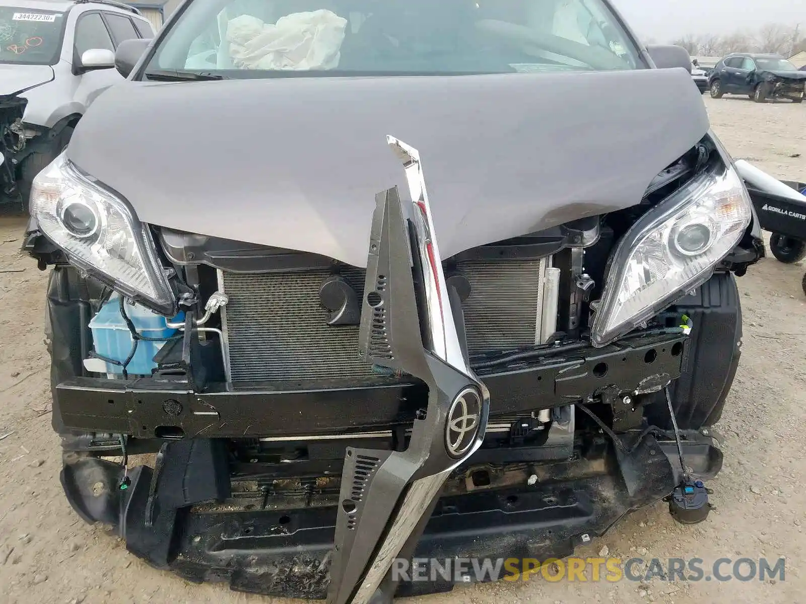 9 Photograph of a damaged car 5TDYZ3DC9KS977975 TOYOTA SIENNA 2019