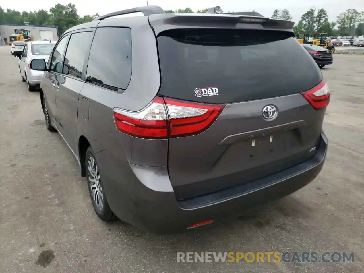 3 Photograph of a damaged car 5TDYZ3DC9KS978365 TOYOTA SIENNA 2019