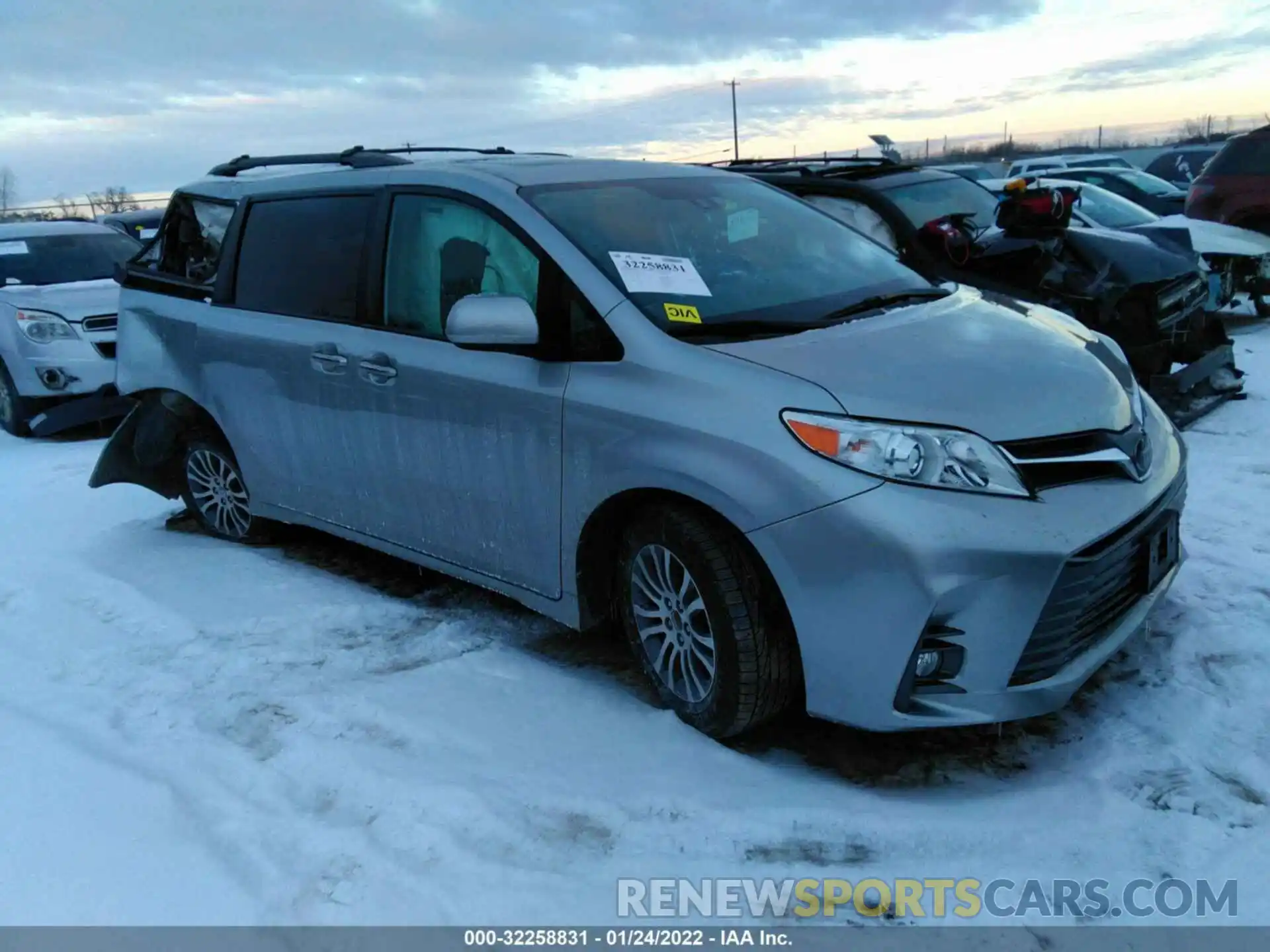 1 Фотография поврежденного автомобиля 5TDYZ3DC9KS979001 TOYOTA SIENNA 2019