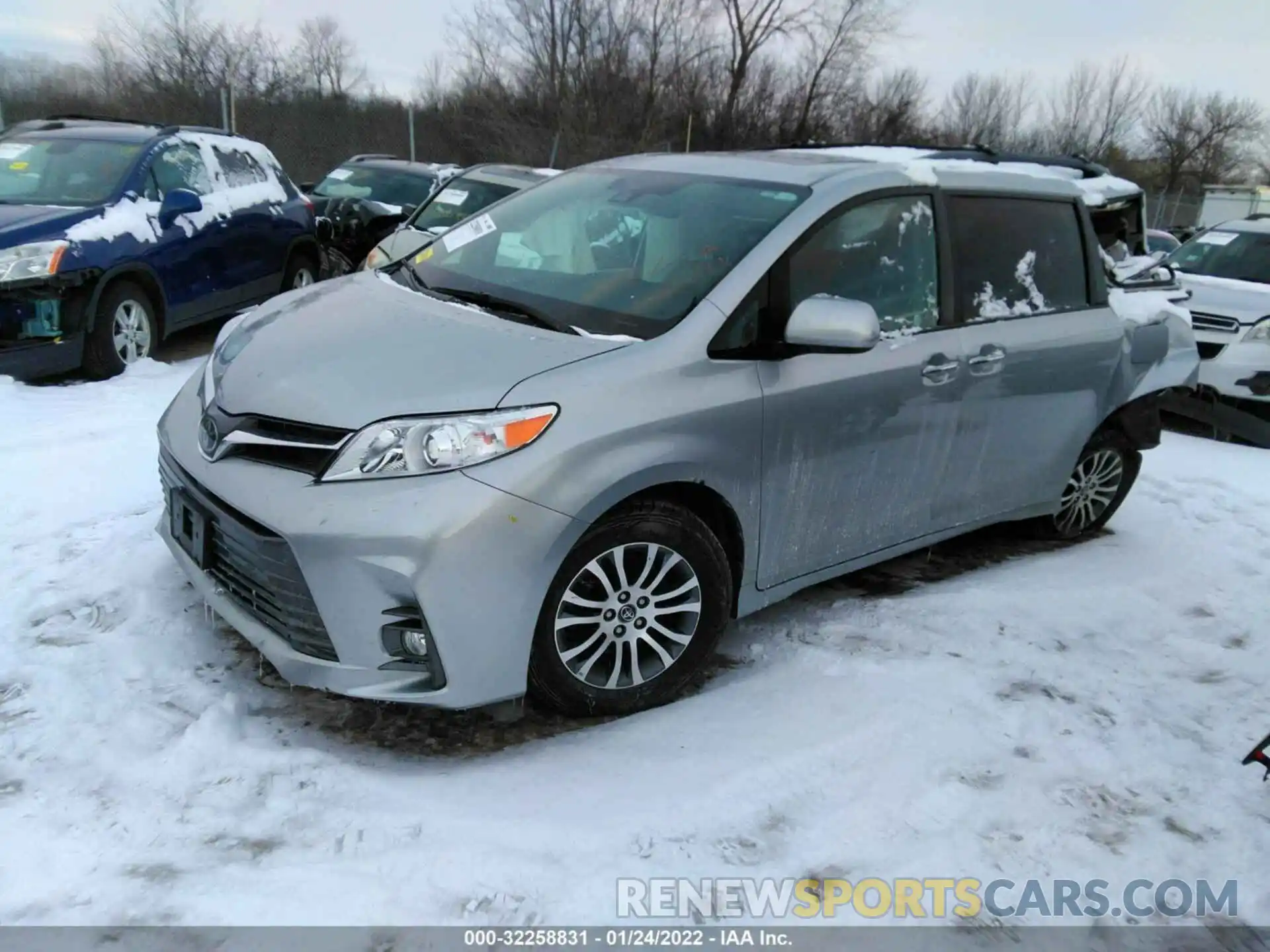 2 Photograph of a damaged car 5TDYZ3DC9KS979001 TOYOTA SIENNA 2019