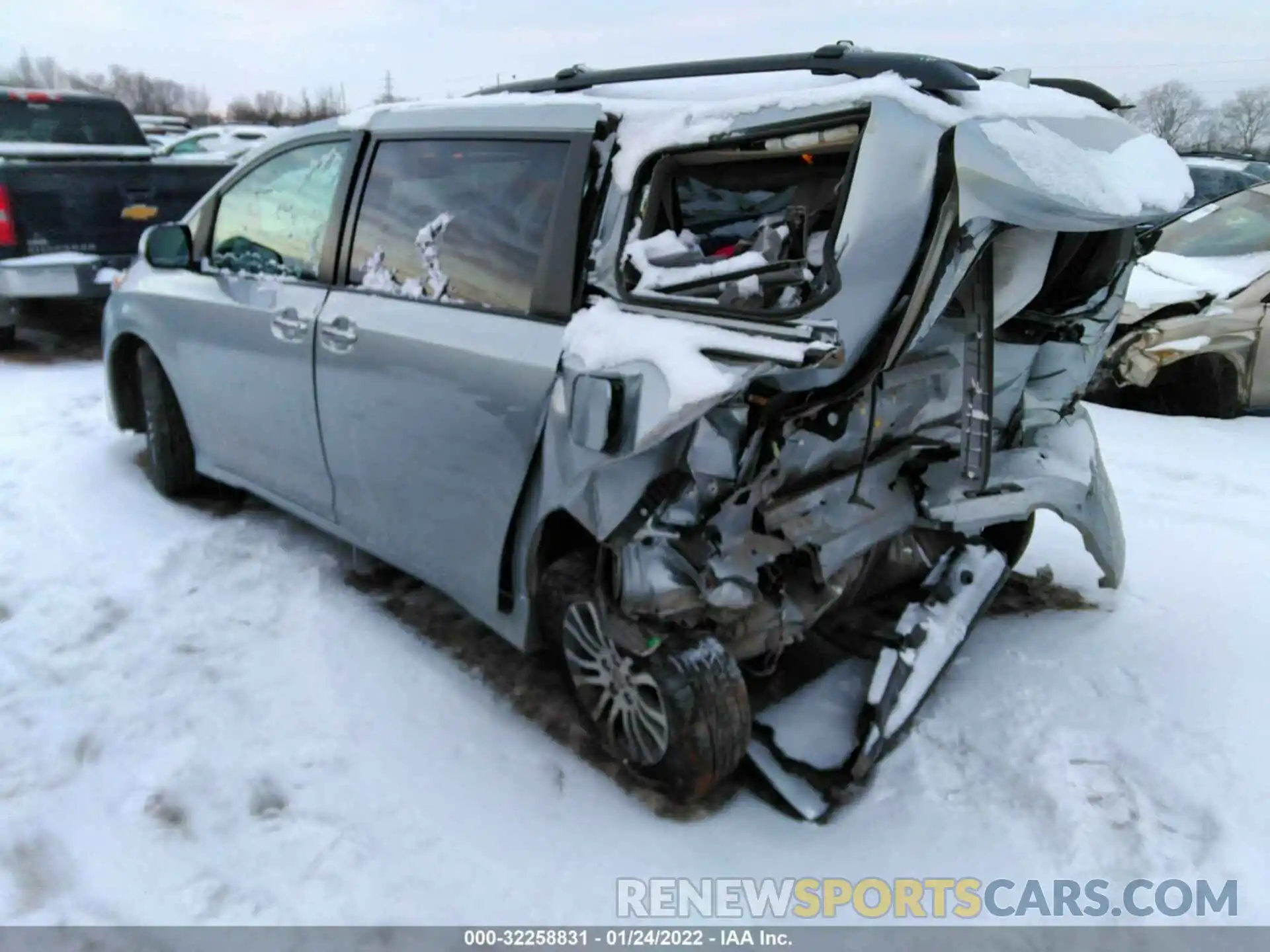 3 Photograph of a damaged car 5TDYZ3DC9KS979001 TOYOTA SIENNA 2019