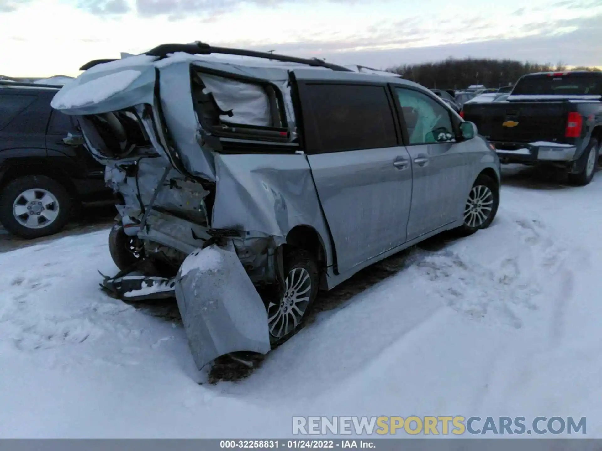 4 Фотография поврежденного автомобиля 5TDYZ3DC9KS979001 TOYOTA SIENNA 2019