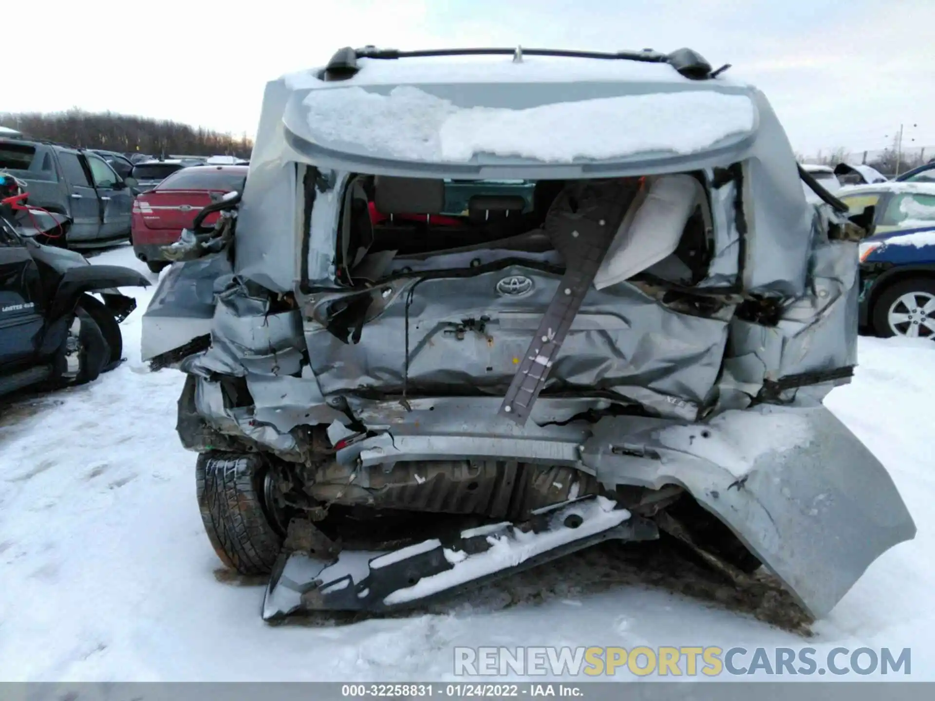 6 Photograph of a damaged car 5TDYZ3DC9KS979001 TOYOTA SIENNA 2019