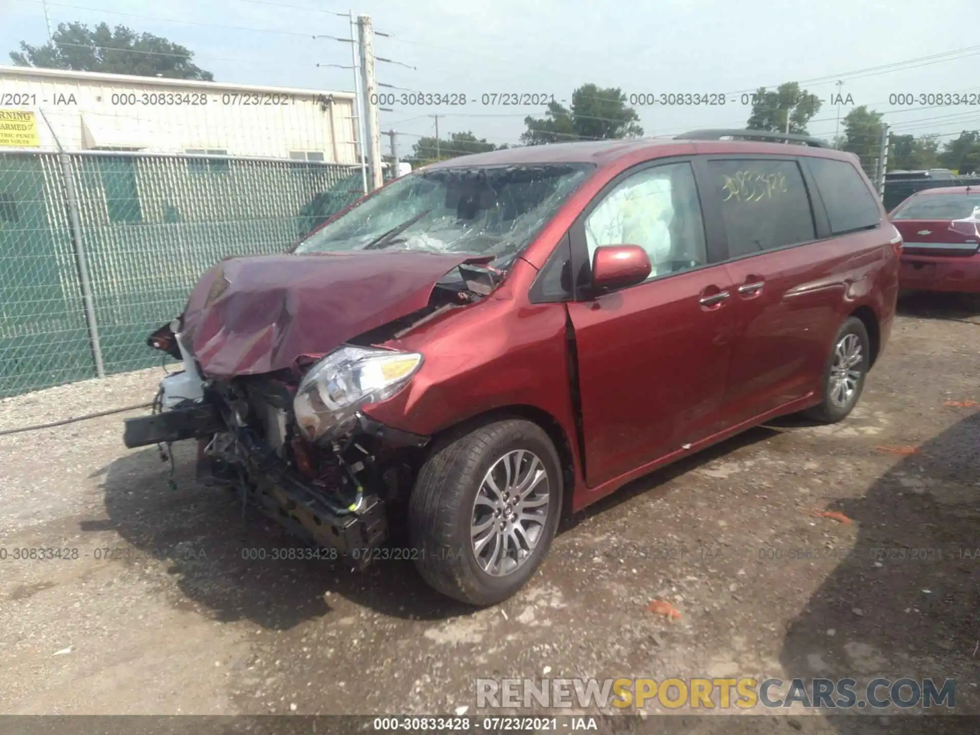 2 Photograph of a damaged car 5TDYZ3DC9KS979581 TOYOTA SIENNA 2019