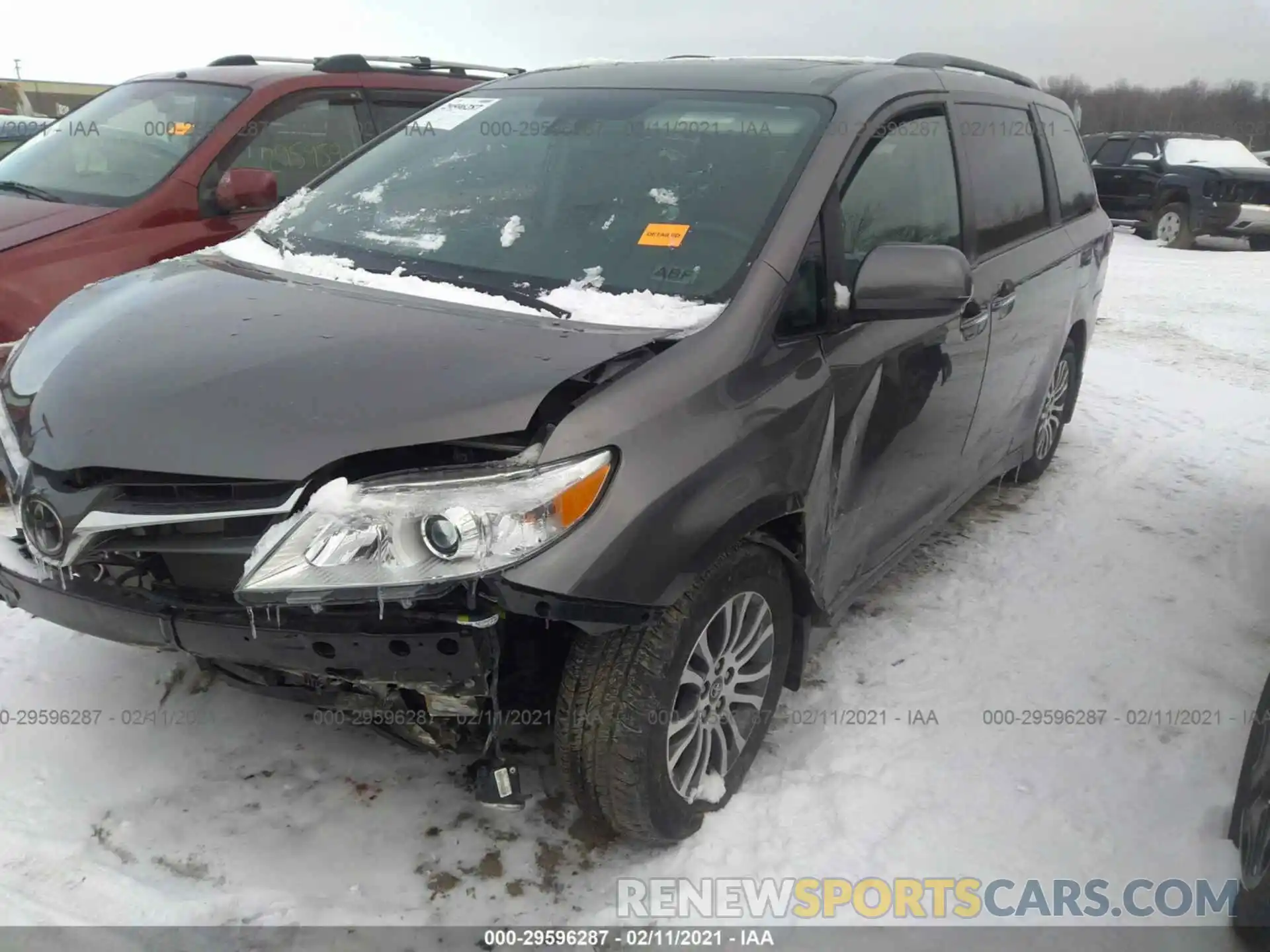 2 Photograph of a damaged car 5TDYZ3DC9KS980729 TOYOTA SIENNA 2019