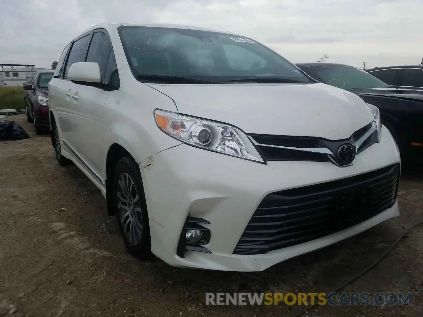 1 Фотография поврежденного автомобиля 5TDYZ3DC9KS980942 TOYOTA SIENNA 2019