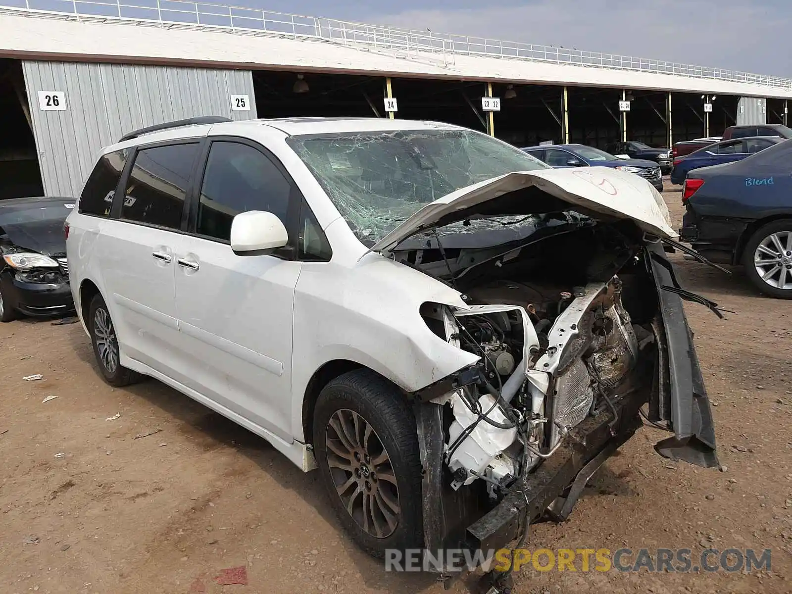 1 Photograph of a damaged car 5TDYZ3DC9KS982786 TOYOTA SIENNA 2019