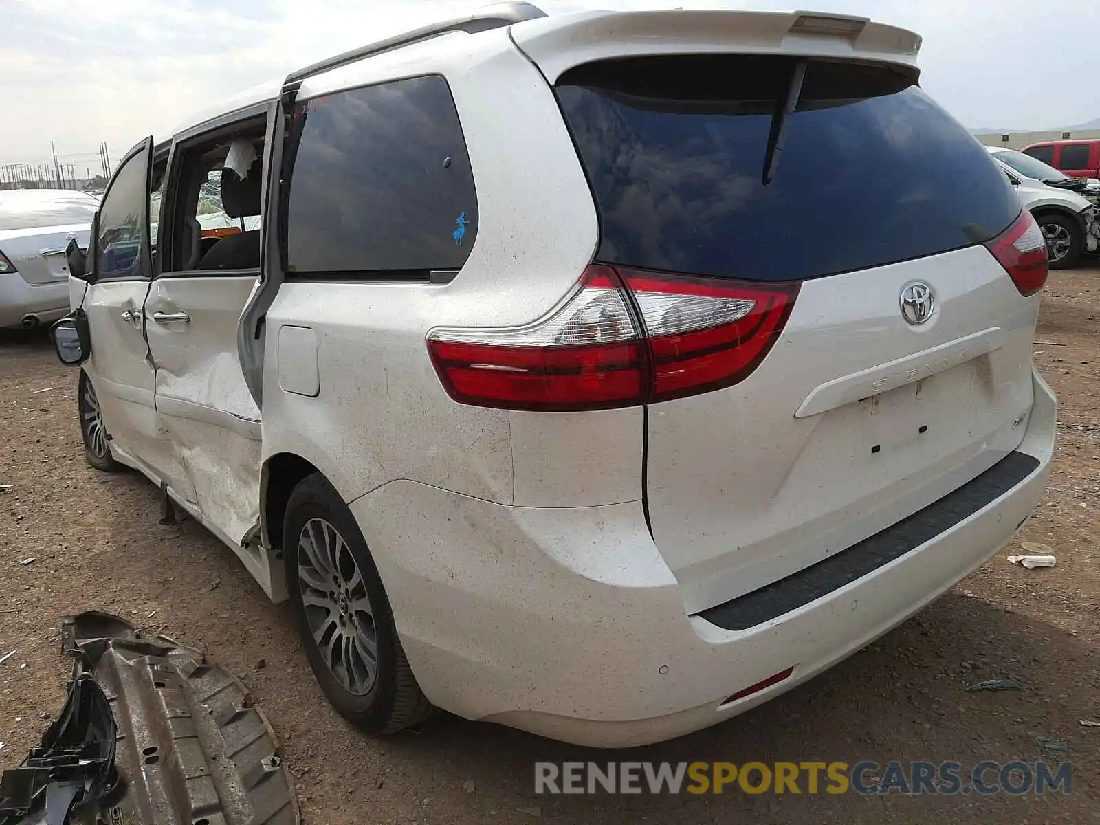 3 Photograph of a damaged car 5TDYZ3DC9KS982786 TOYOTA SIENNA 2019