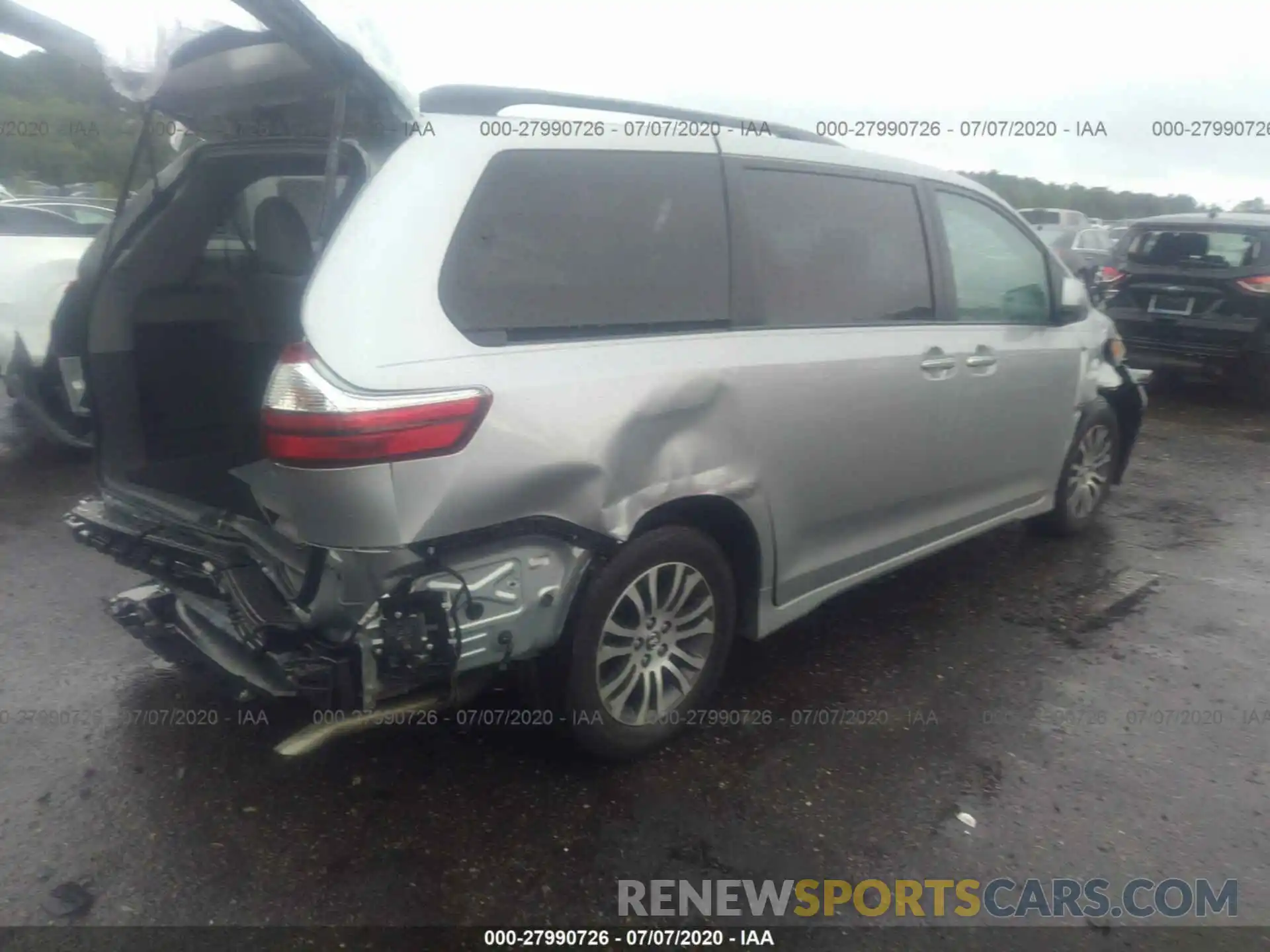 4 Photograph of a damaged car 5TDYZ3DC9KS982951 TOYOTA SIENNA 2019