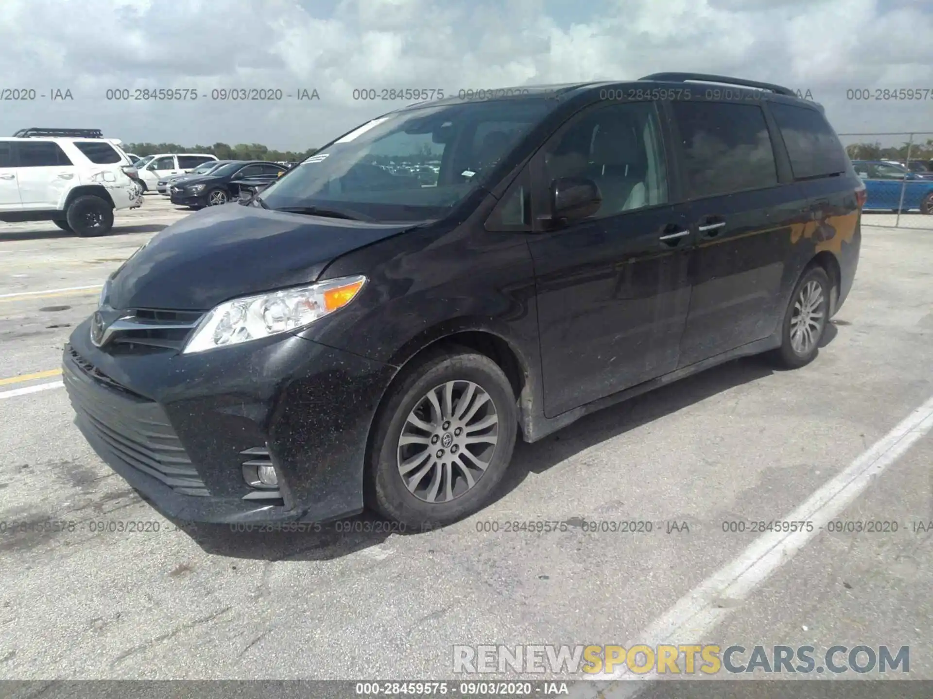 2 Photograph of a damaged car 5TDYZ3DC9KS983601 TOYOTA SIENNA 2019