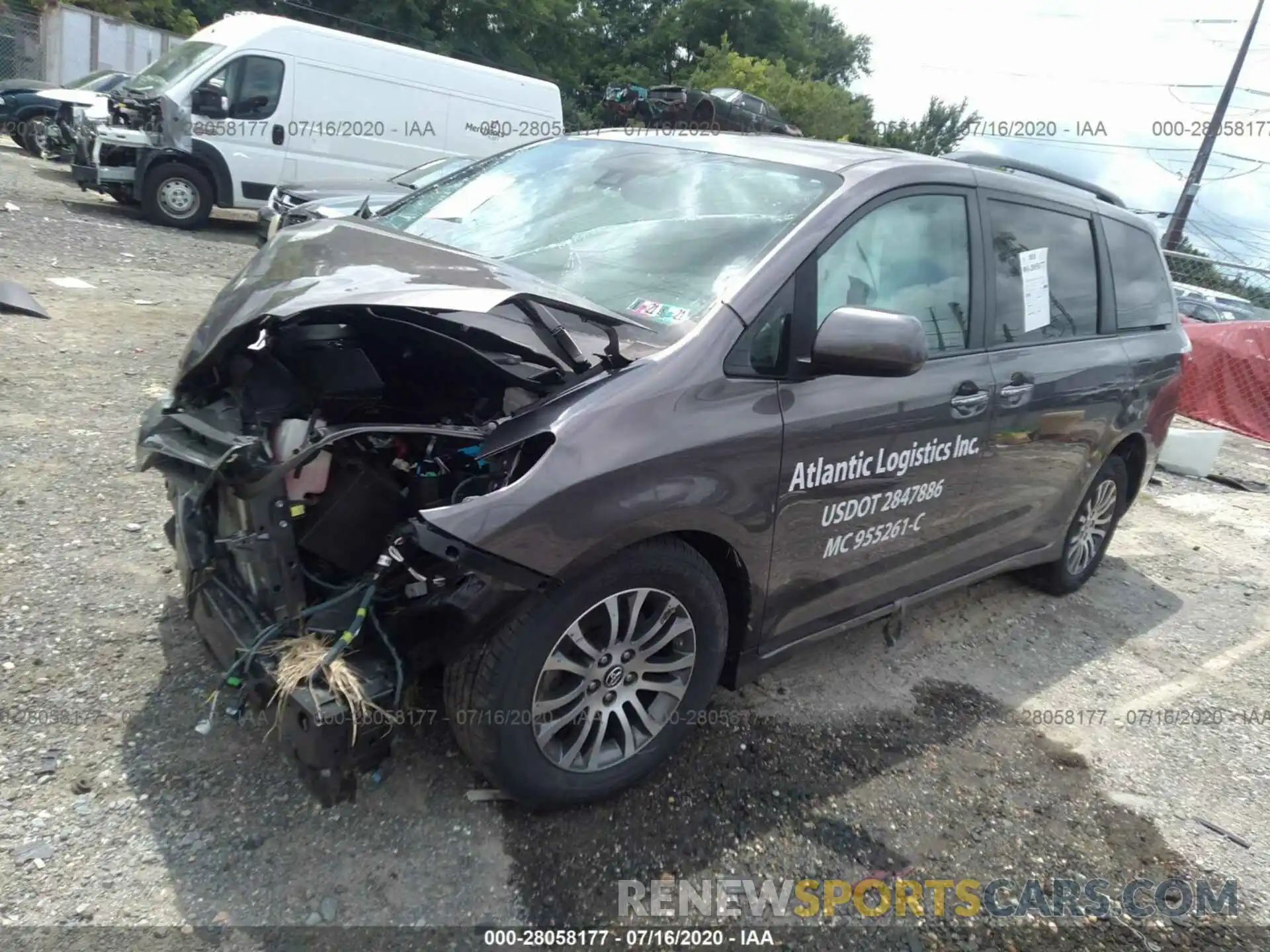 2 Photograph of a damaged car 5TDYZ3DC9KS985946 TOYOTA SIENNA 2019