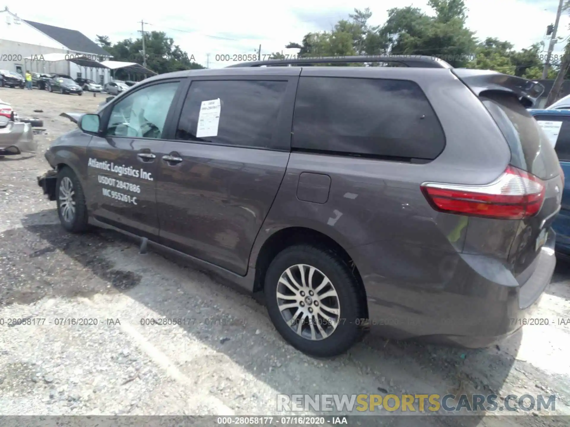 3 Photograph of a damaged car 5TDYZ3DC9KS985946 TOYOTA SIENNA 2019