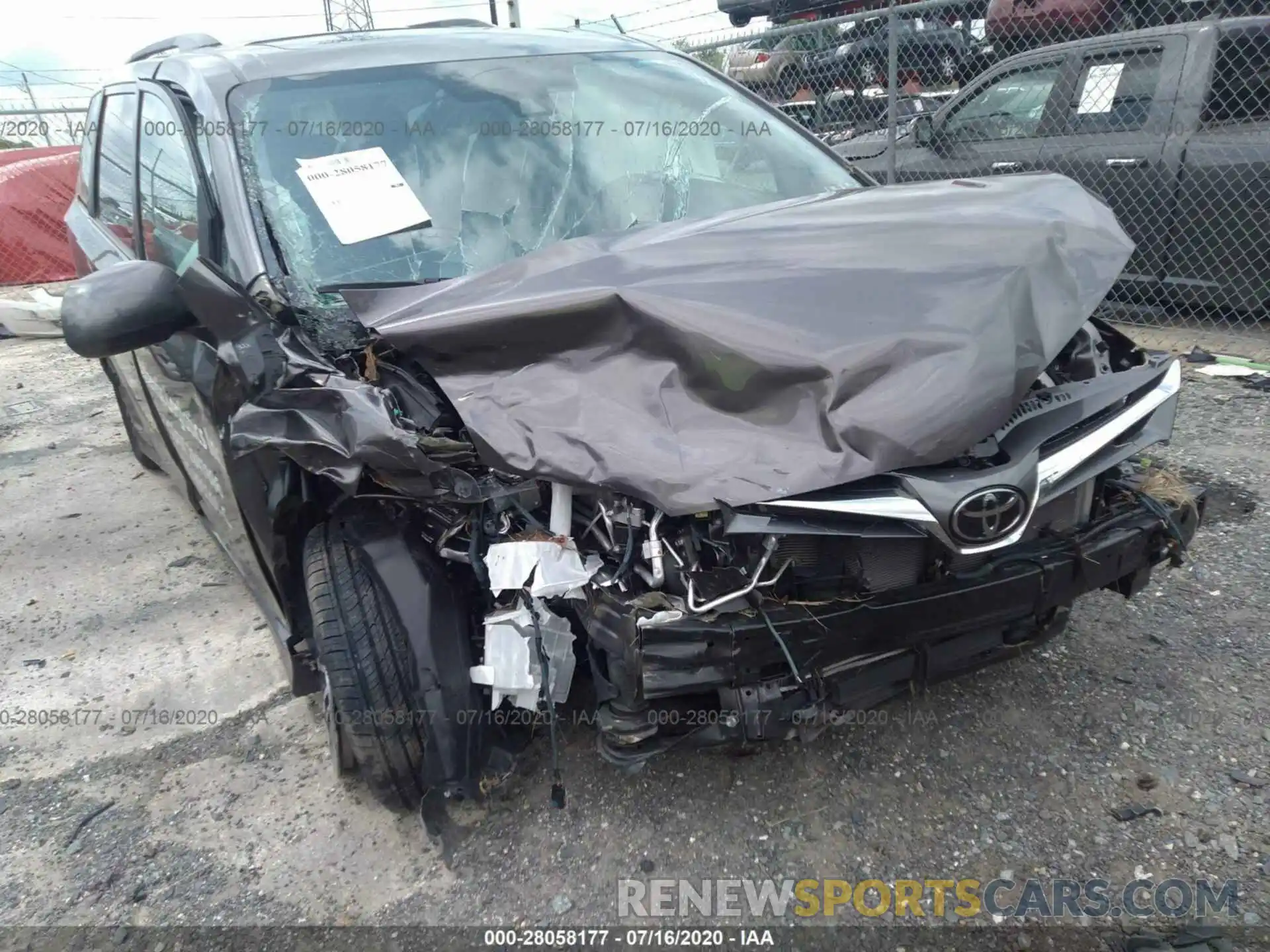 6 Photograph of a damaged car 5TDYZ3DC9KS985946 TOYOTA SIENNA 2019